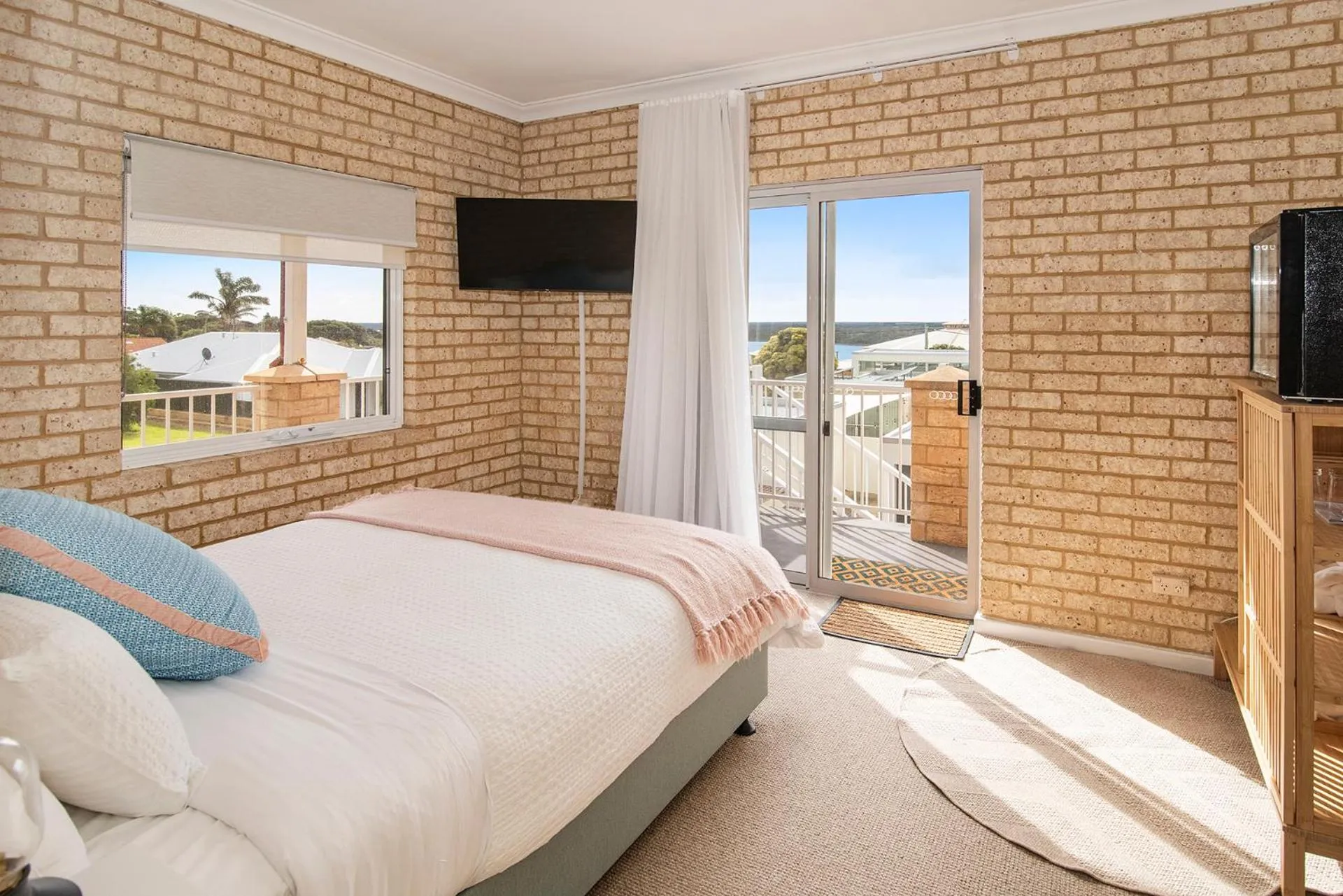 View (from property/room), Bed in Baywatch Retreat Augusta