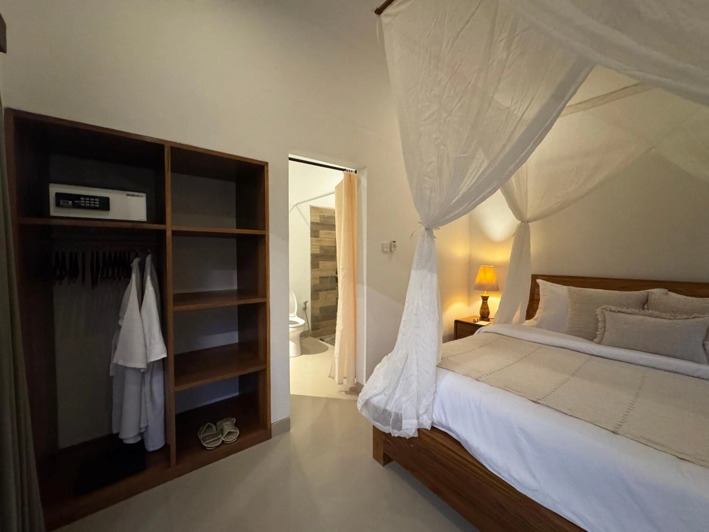 Bedroom, Bed in Gayatri