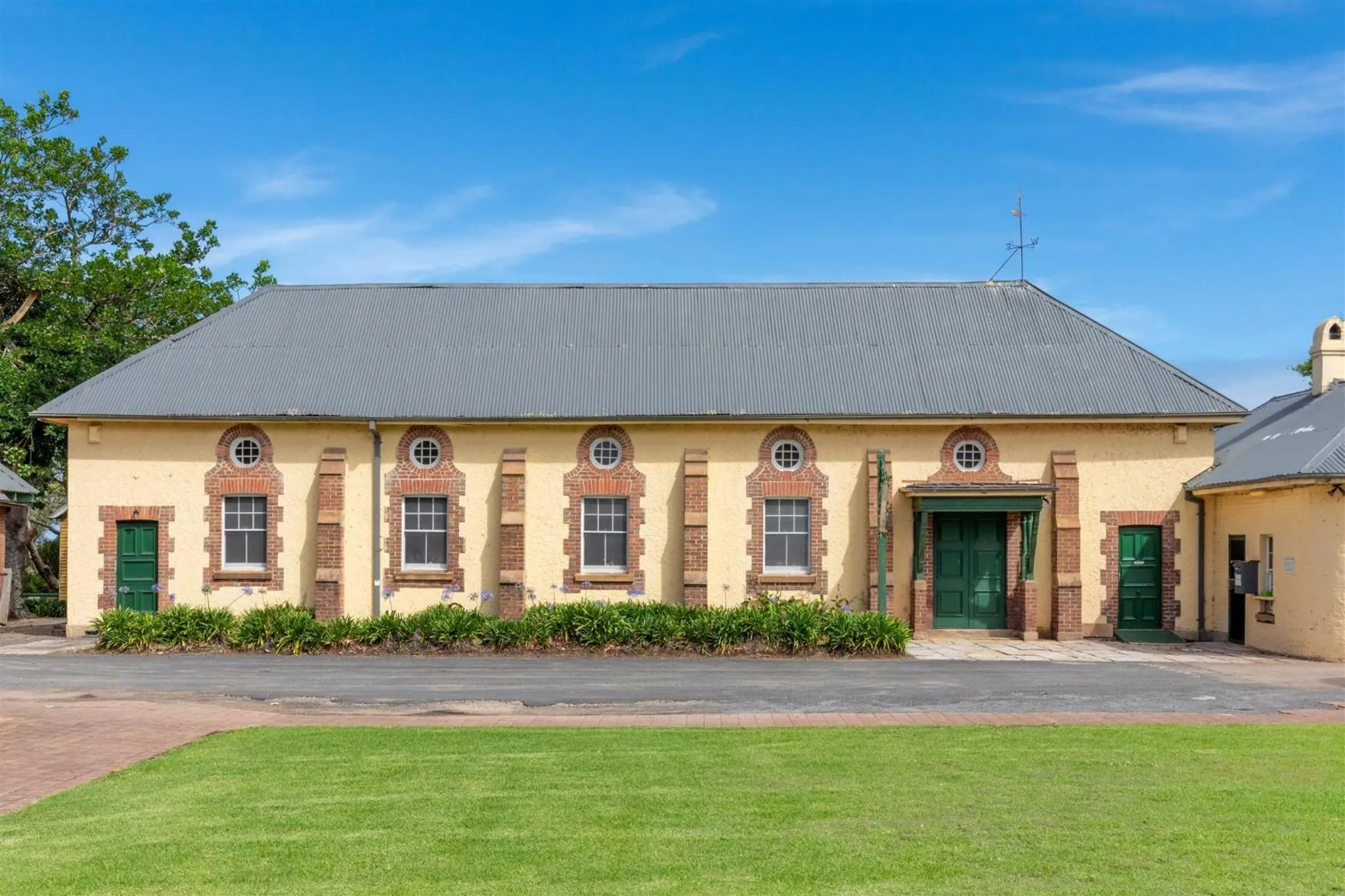 Property building in Coolangatta Estate Shoalhaven Heads