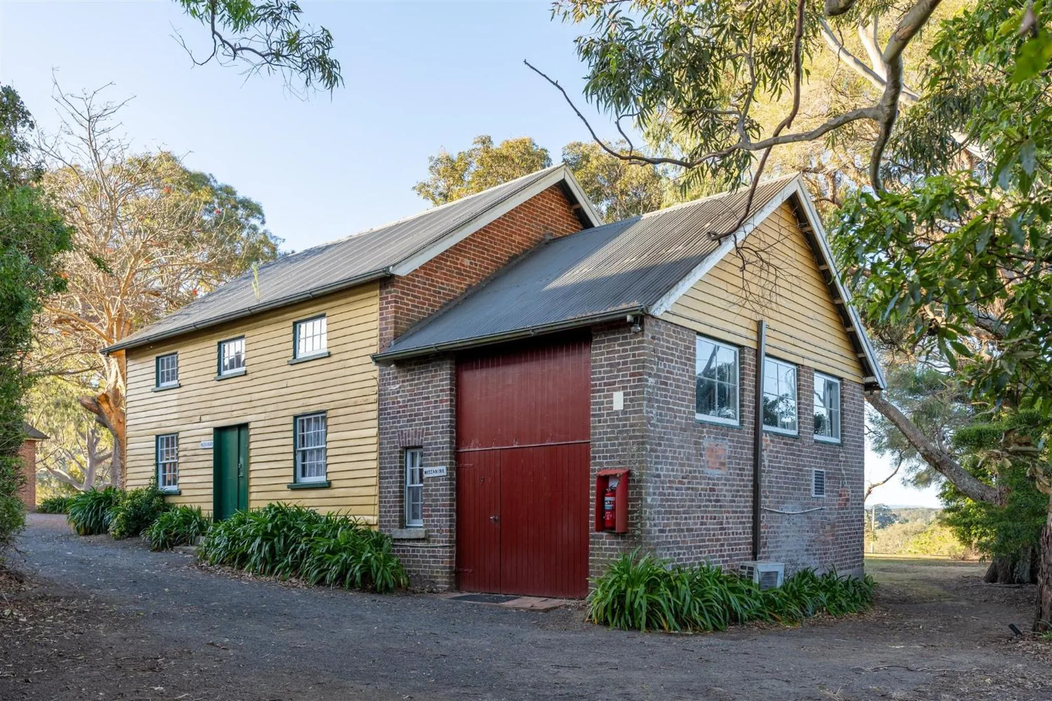 Property building in Coolangatta Estate Shoalhaven Heads