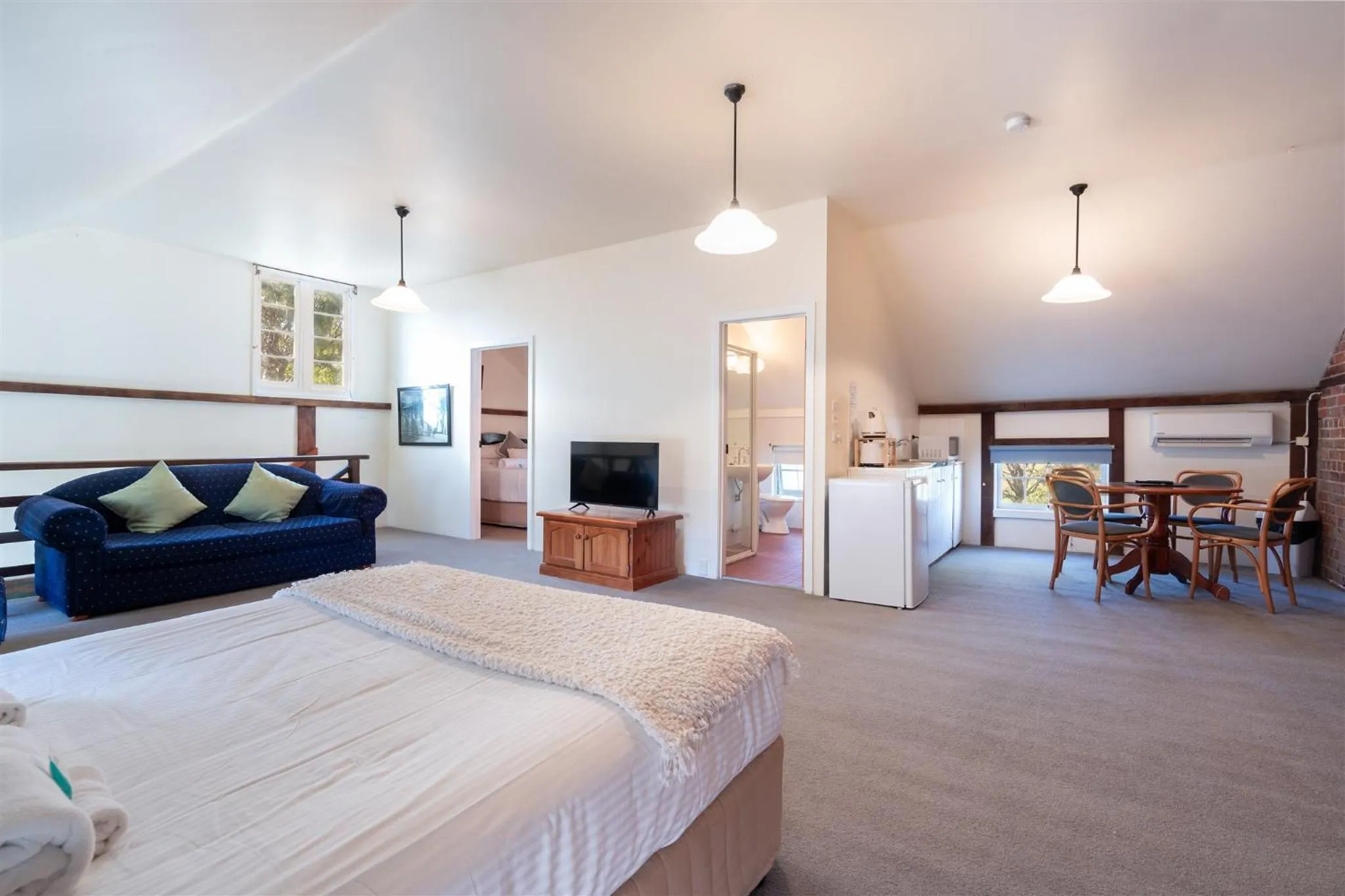 Bed in Coolangatta Estate Shoalhaven Heads