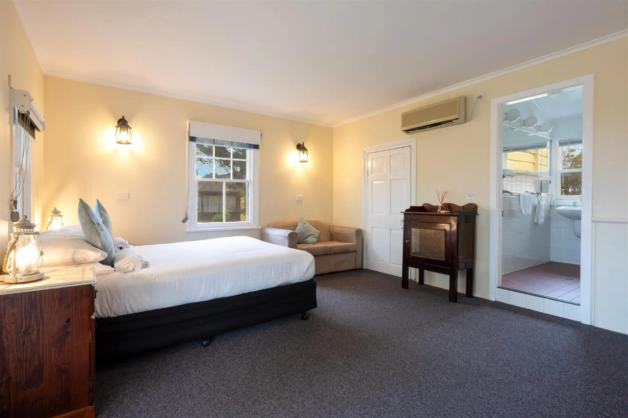 Bed in Coolangatta Estate Shoalhaven Heads