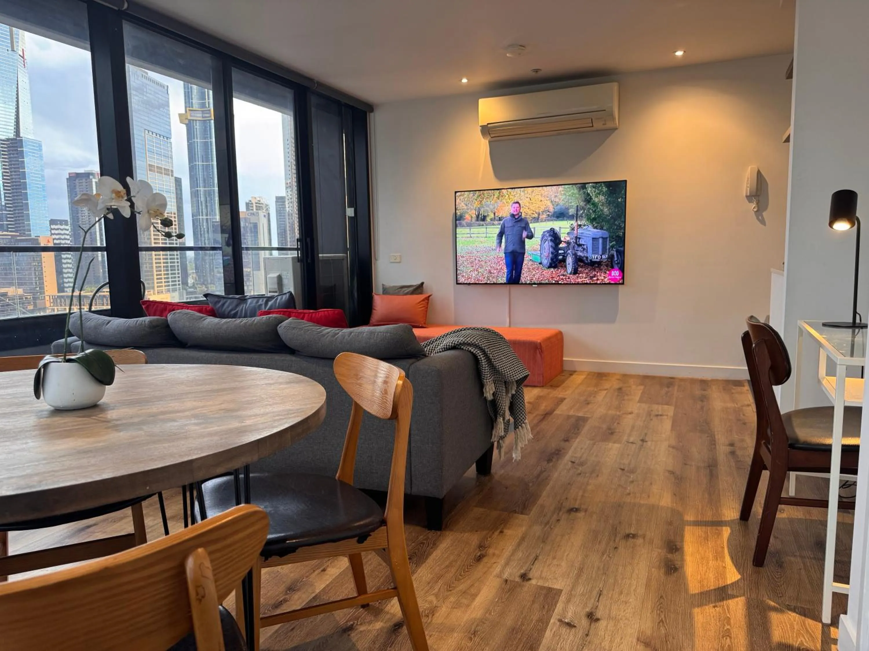 Aura on Flinders Serviced Apartments