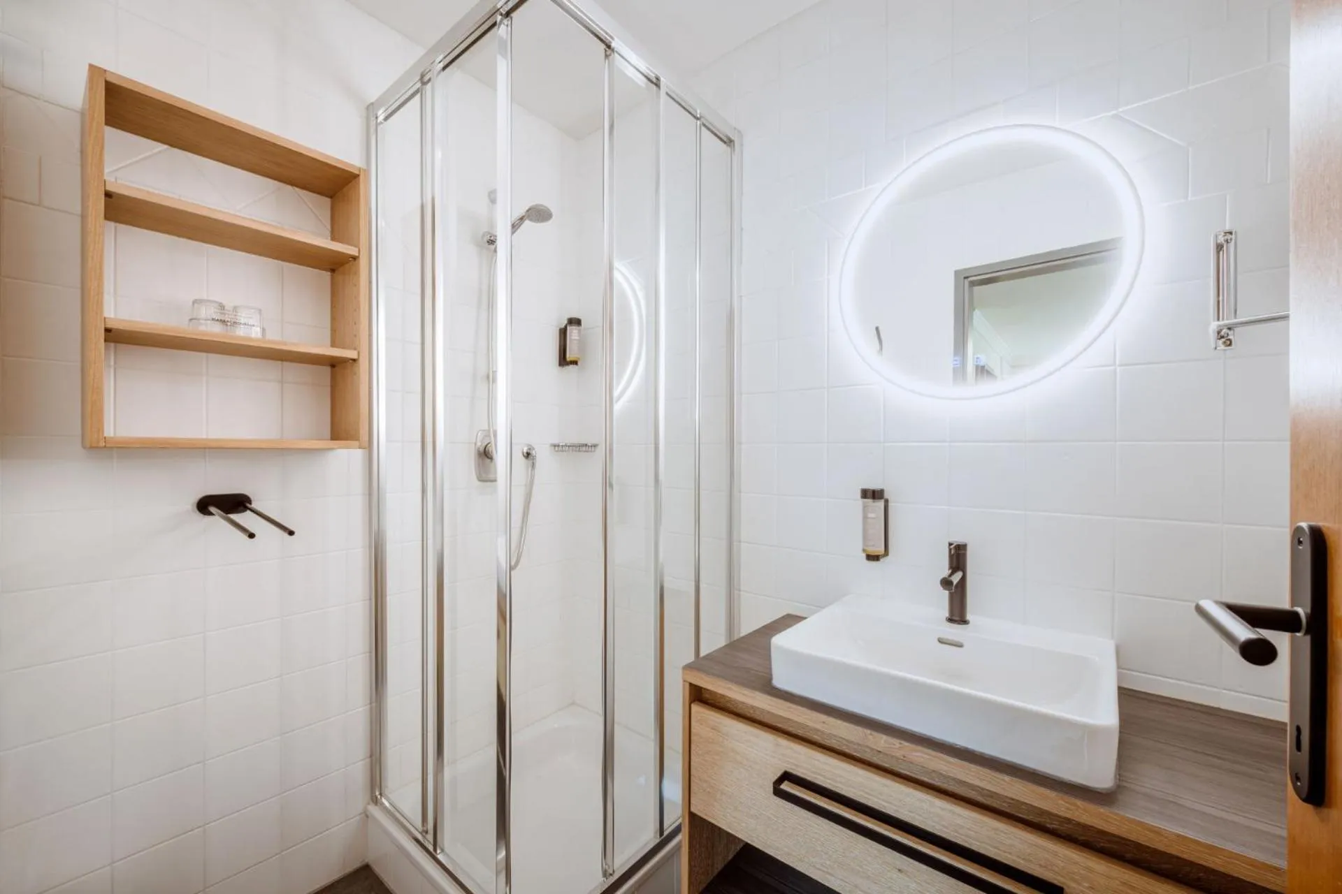 Bathroom in Harmls Aparthotel