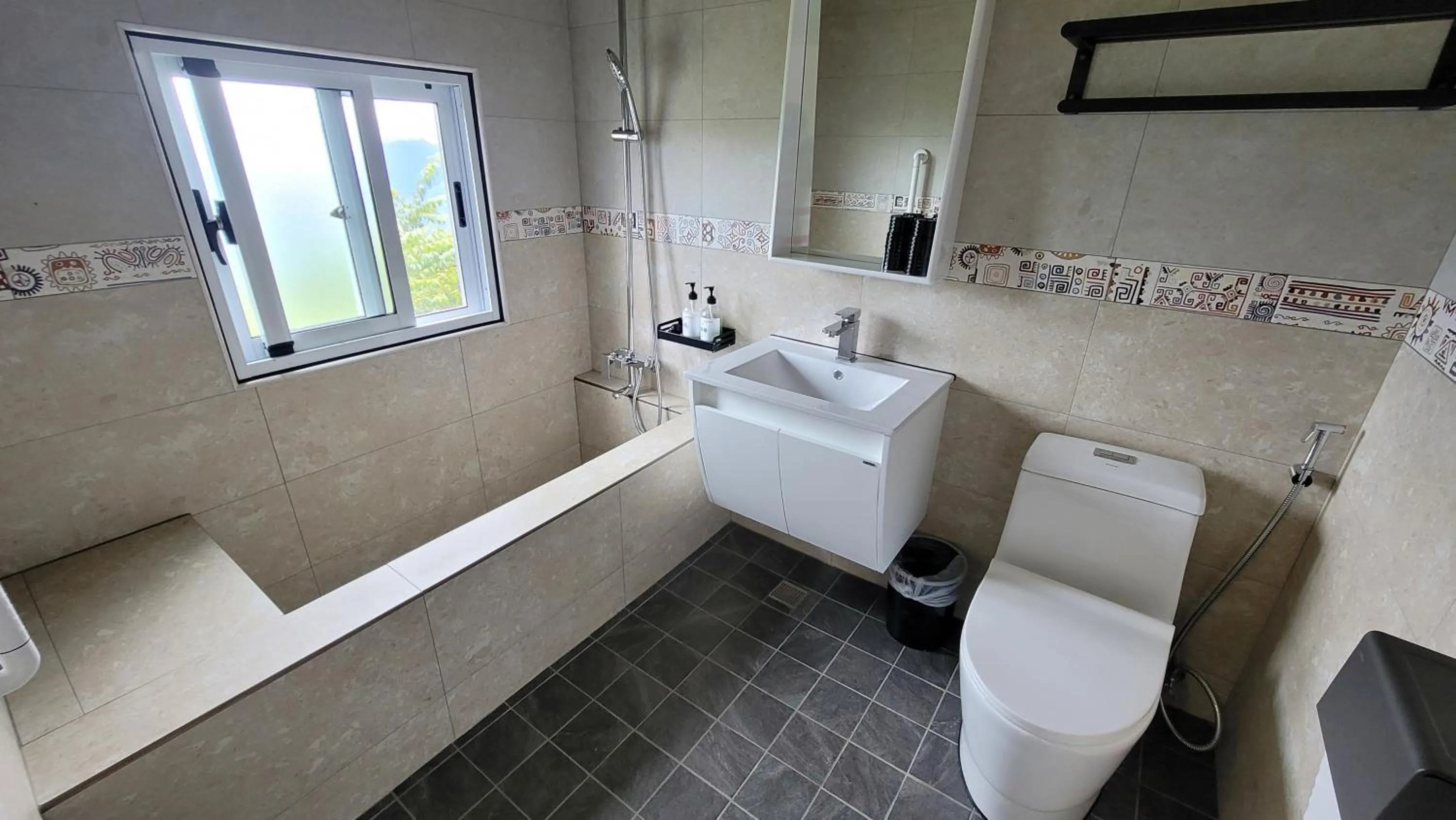 Maple Leave Holiday Villa