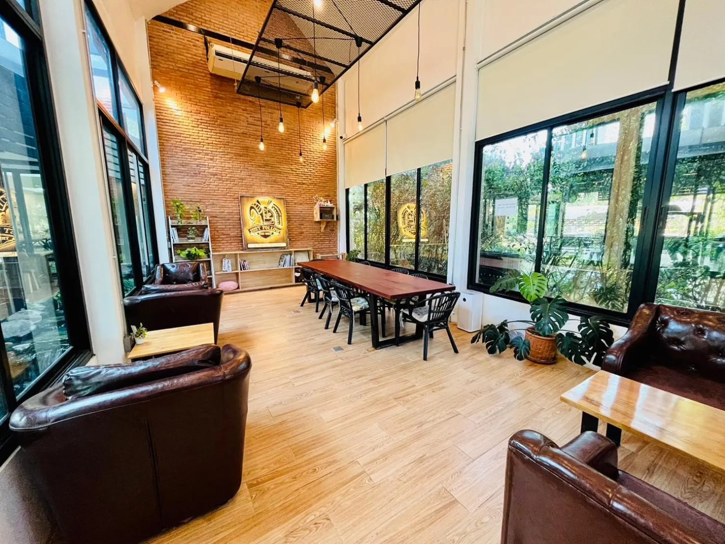 Restaurant/places to eat in Bualinn Resort