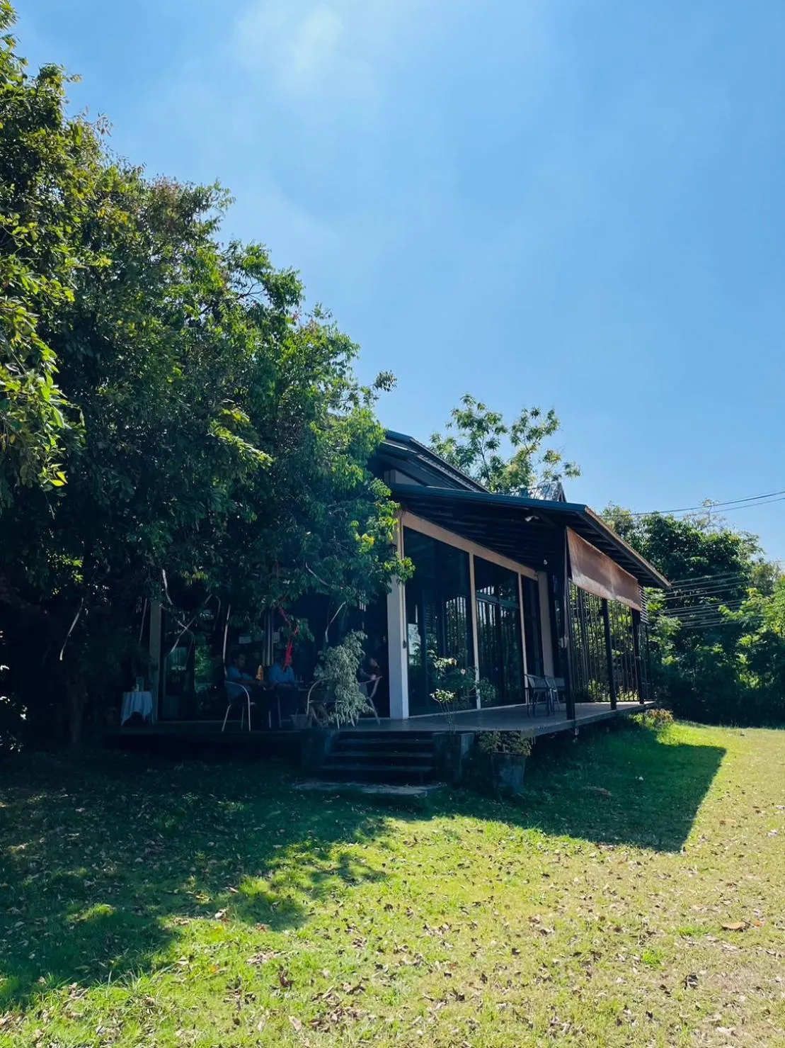 Restaurant/places to eat in Bualinn Resort