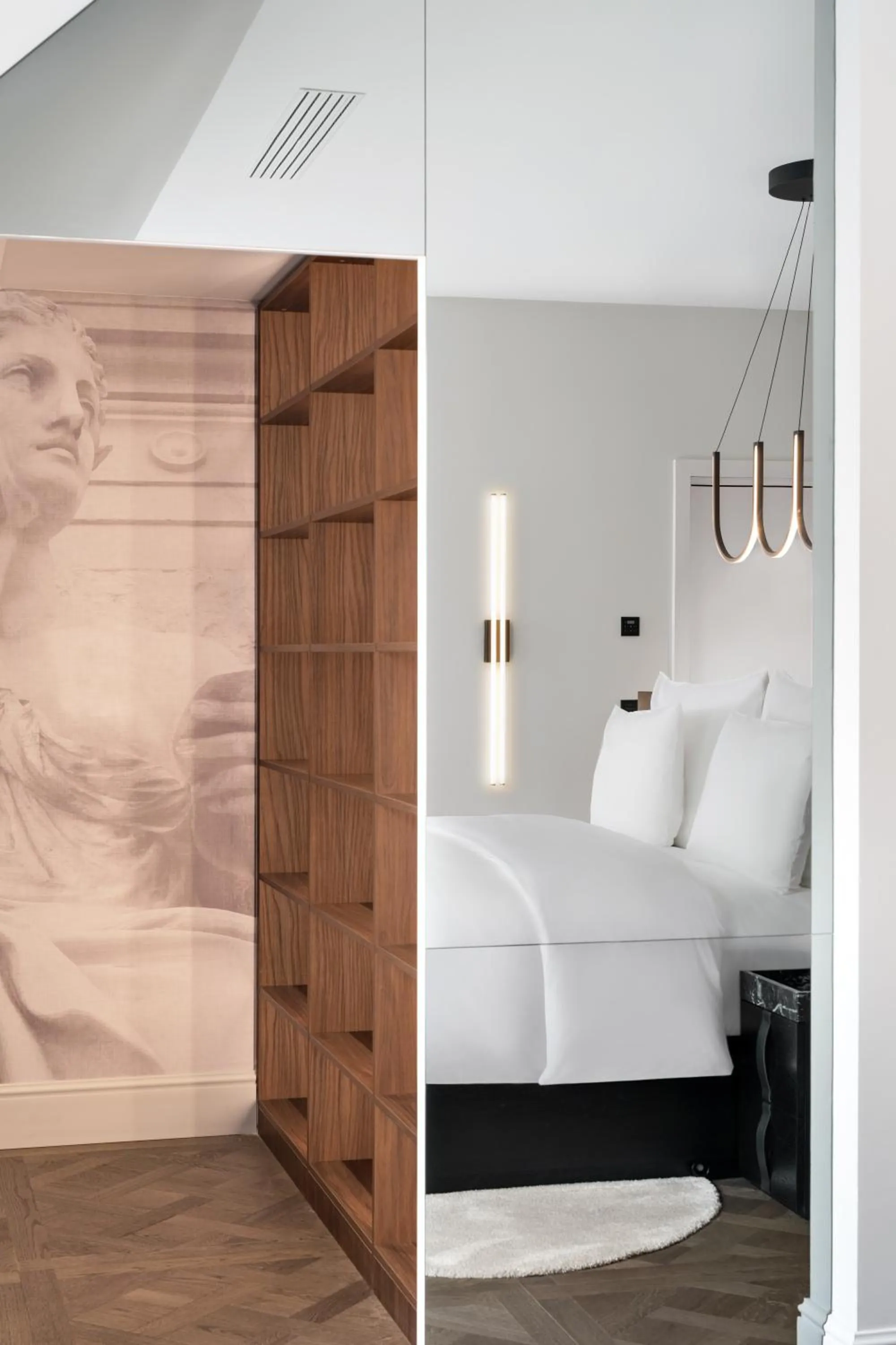 Photo of the whole room, Bed in The Amauris Vienna - Relais & Châteaux