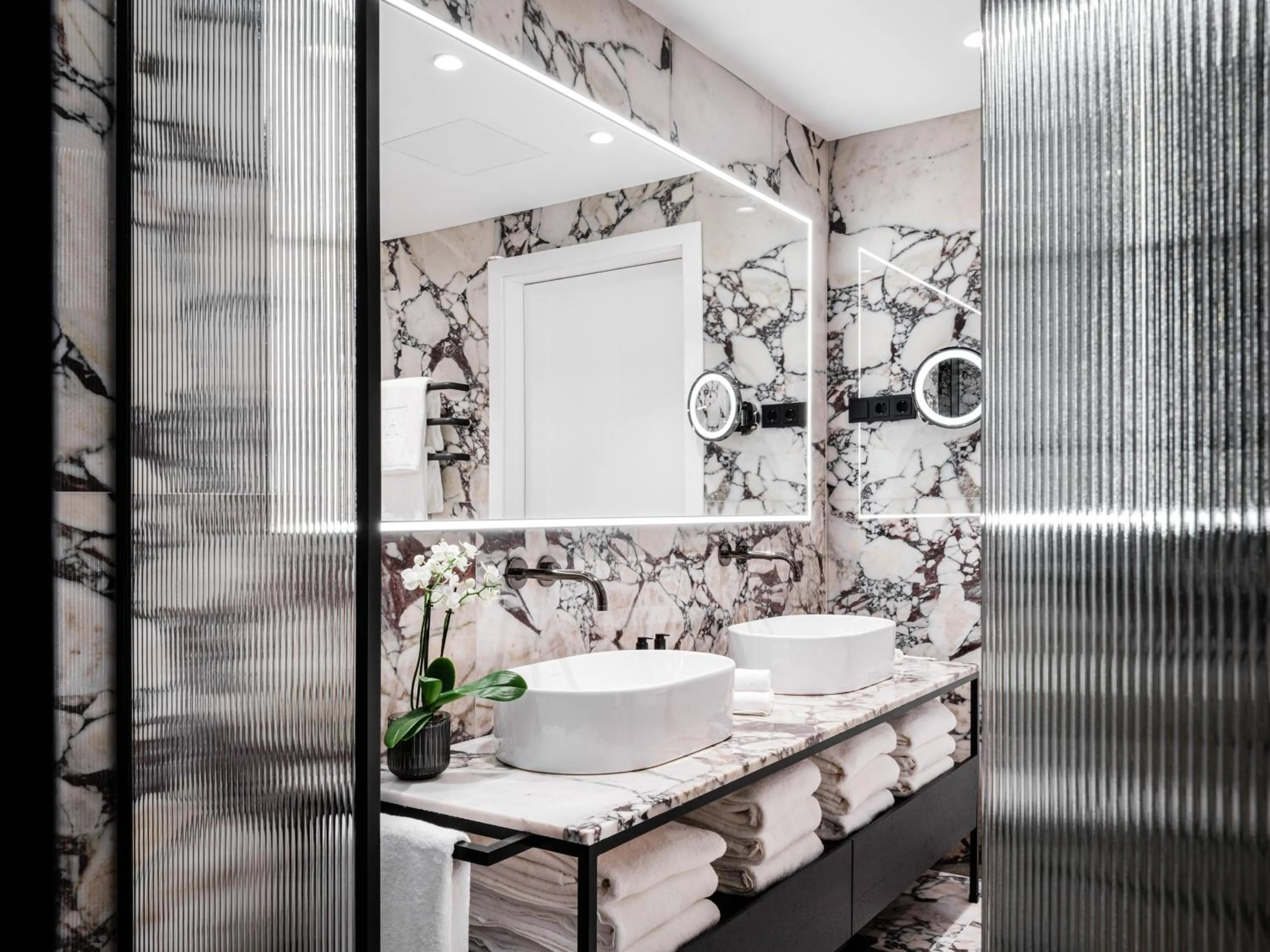 Shower in The Amauris Vienna - Relais & Châteaux