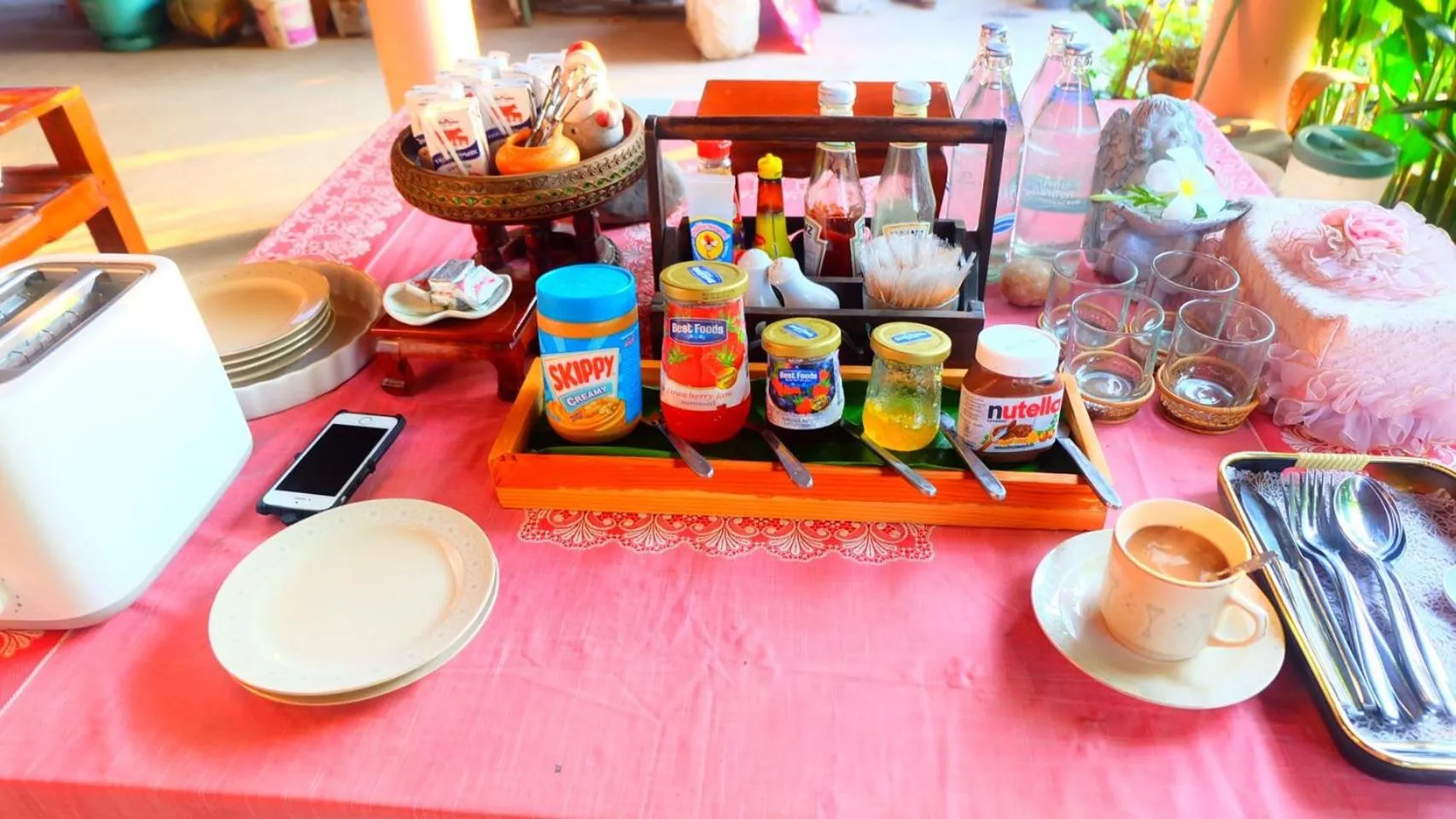 Food in Loy Manee House