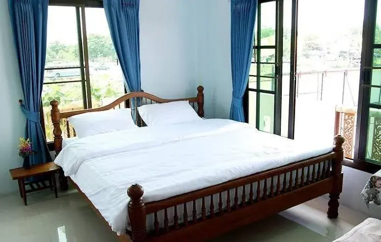 Standard Double Room in Loy Manee House Standard Double Room in Loy Manee House