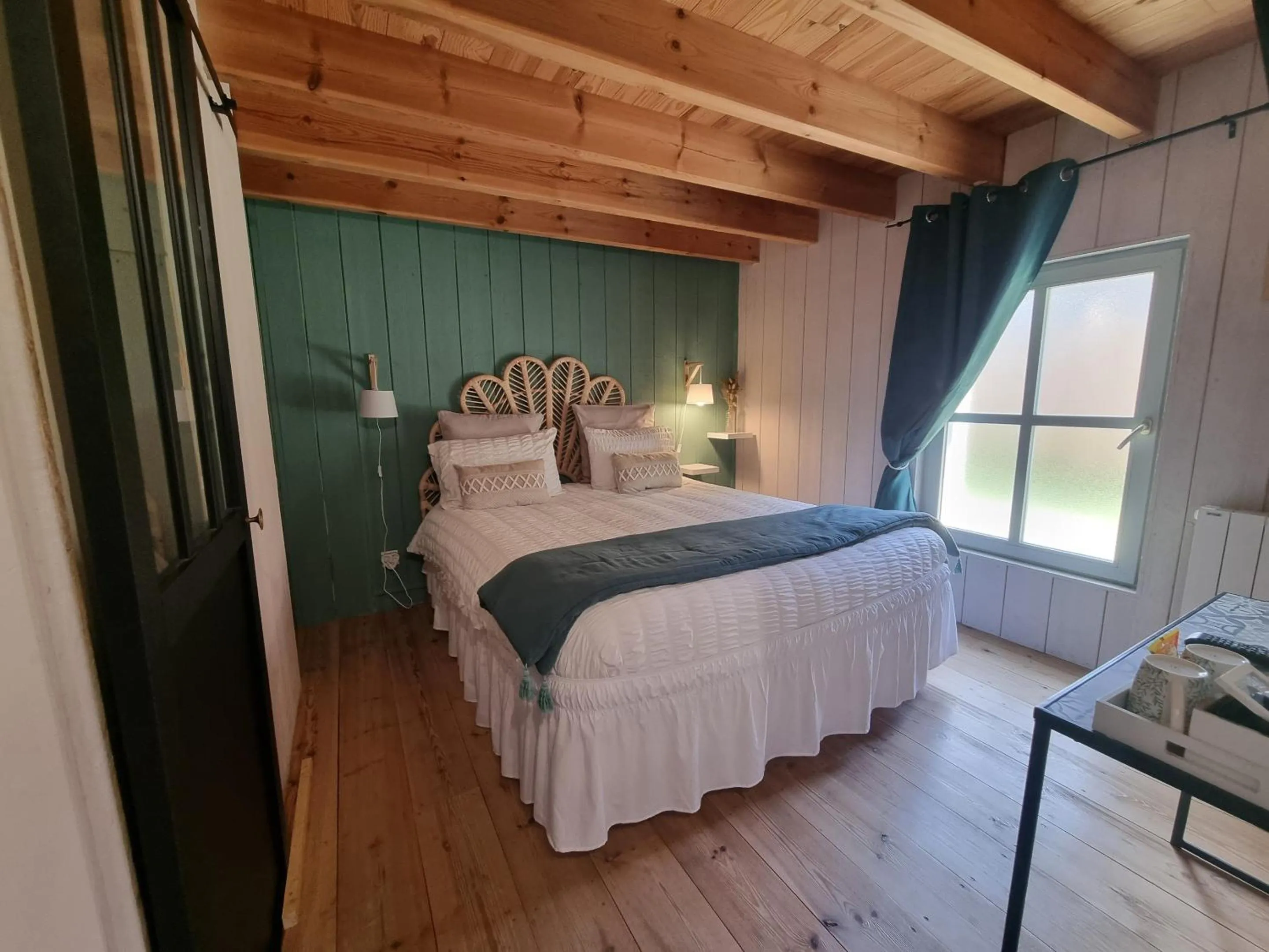 Bedroom, Bed in LaRiviere