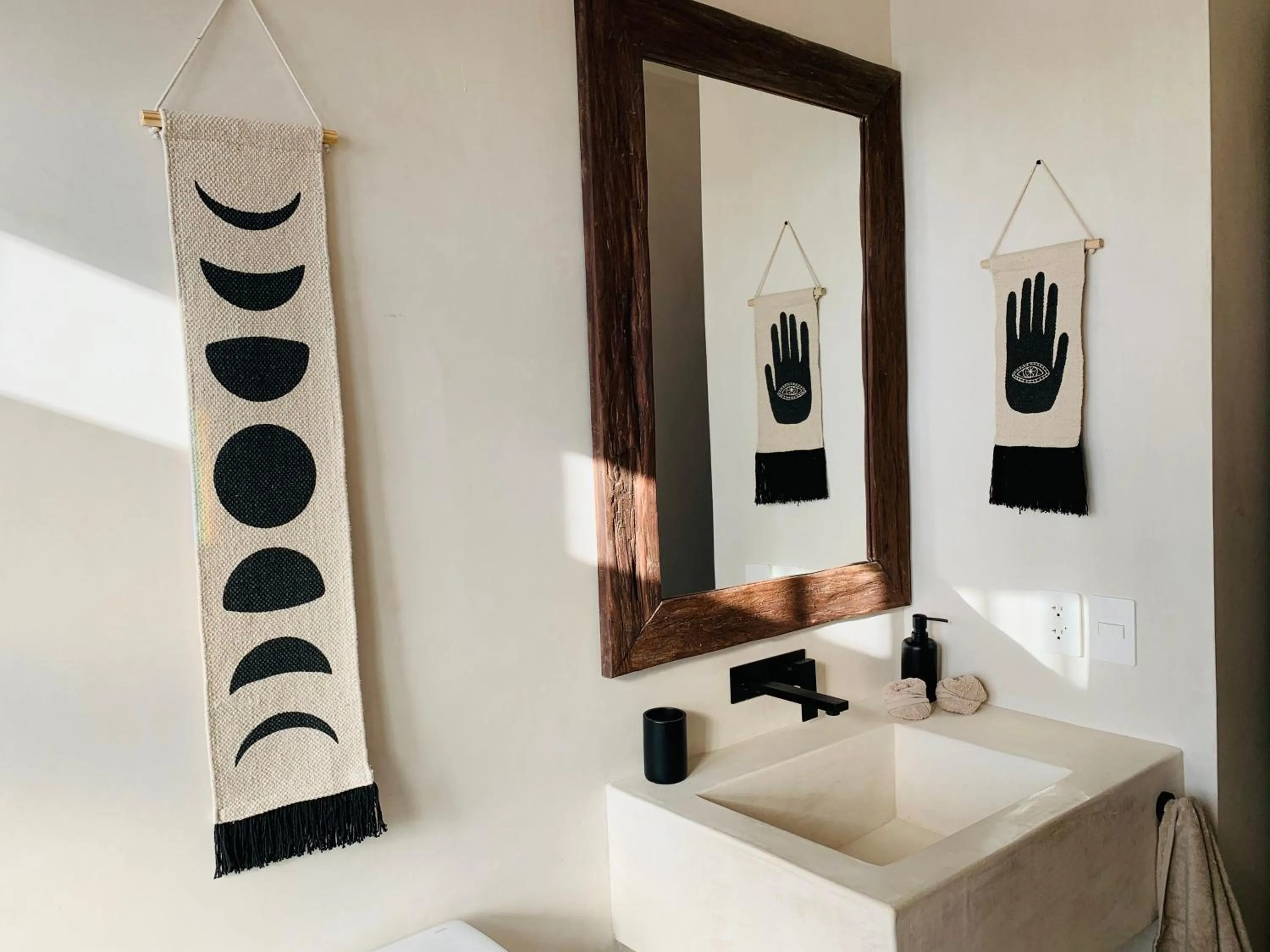 Bathroom in Vida Boho Apart 12 with special fee to access Hotel Bardo