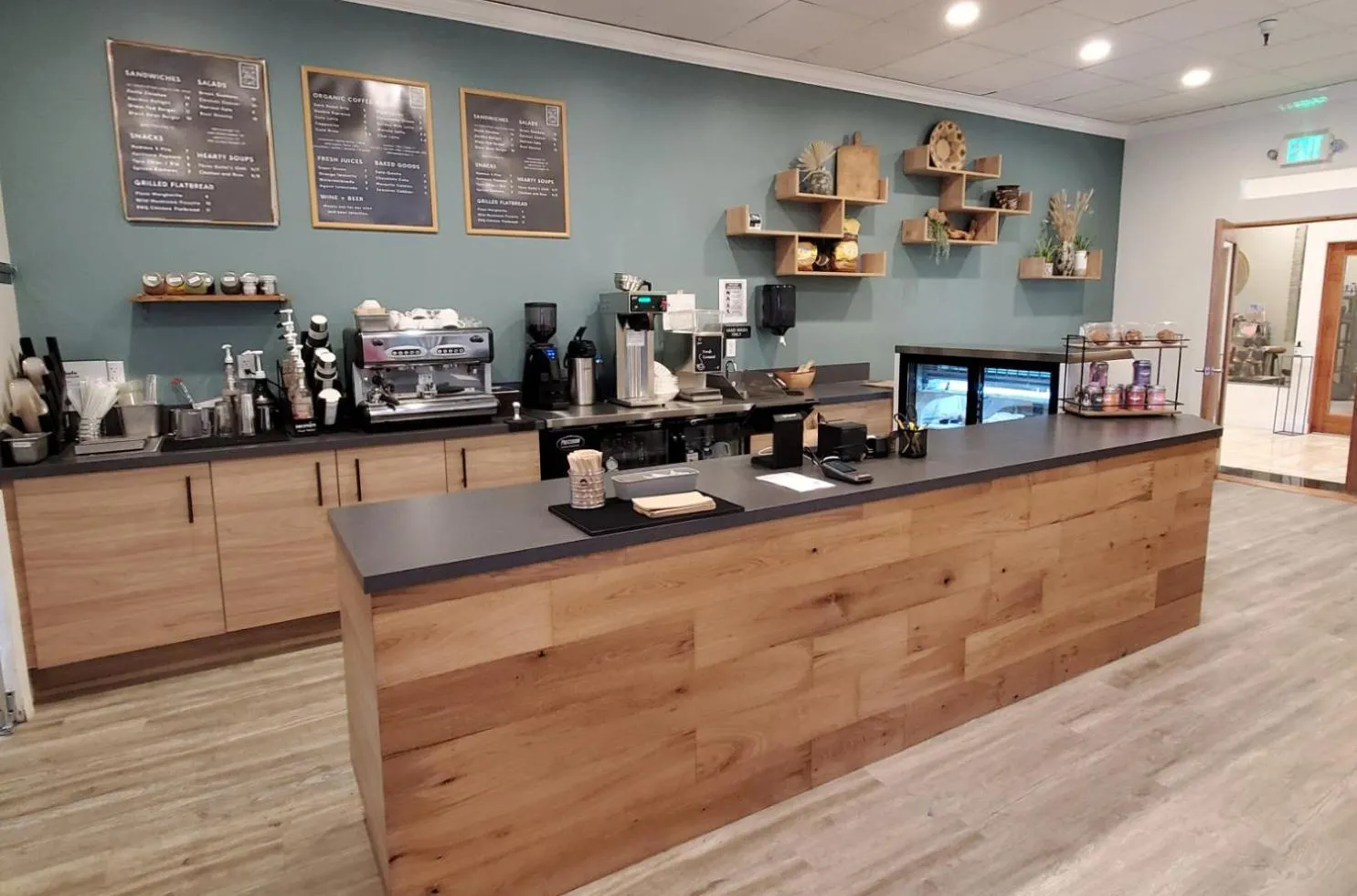 Restaurant/places to eat in Azure Palm Hot Springs