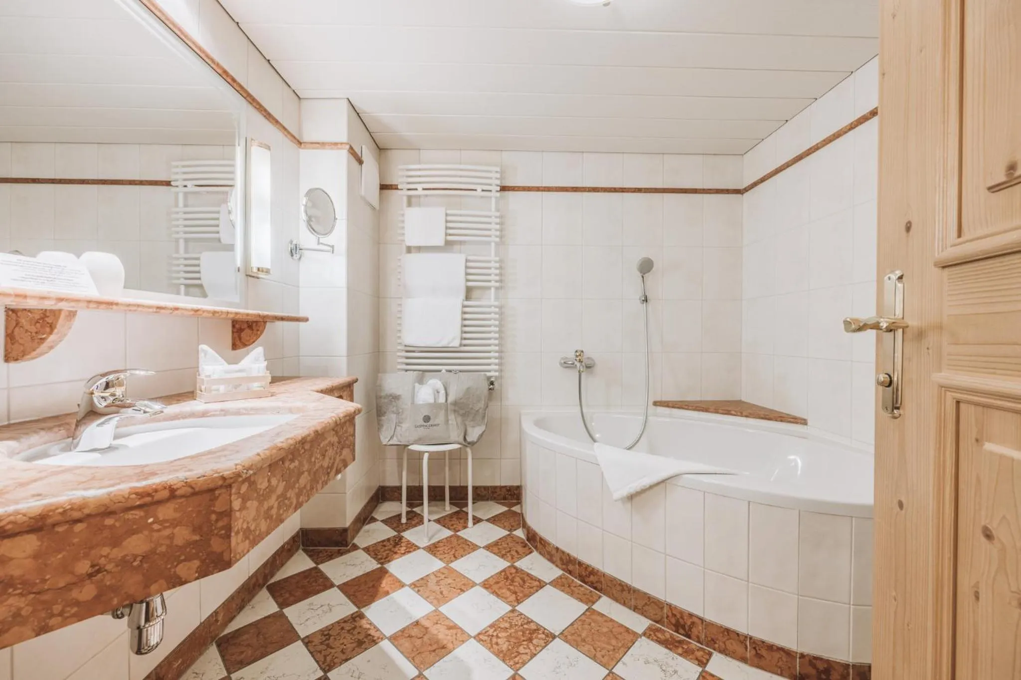 Bathroom, Bed in Hotel Gaspingerhof