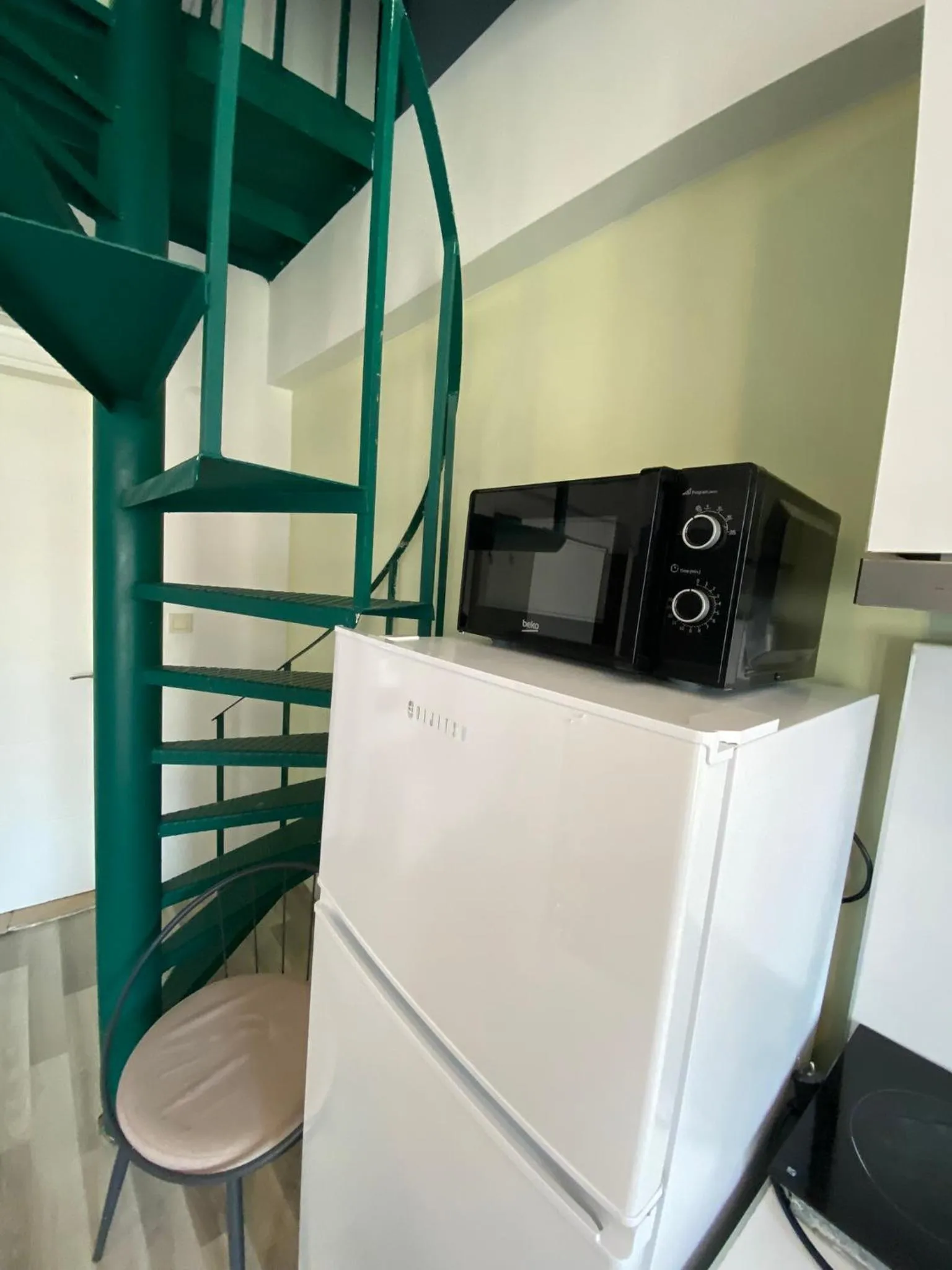 microwave in Istanbul Hub Flats