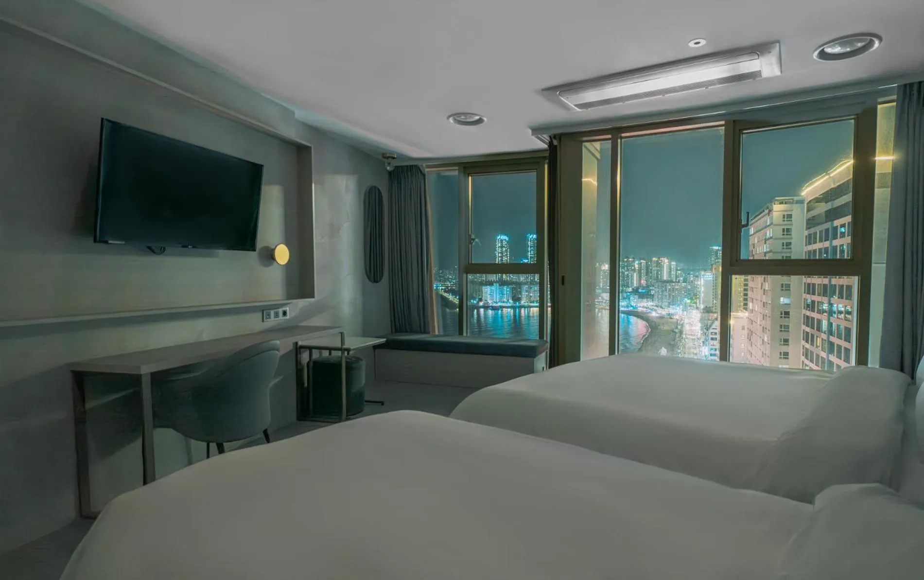 Bed in Hotel Aqua Palace