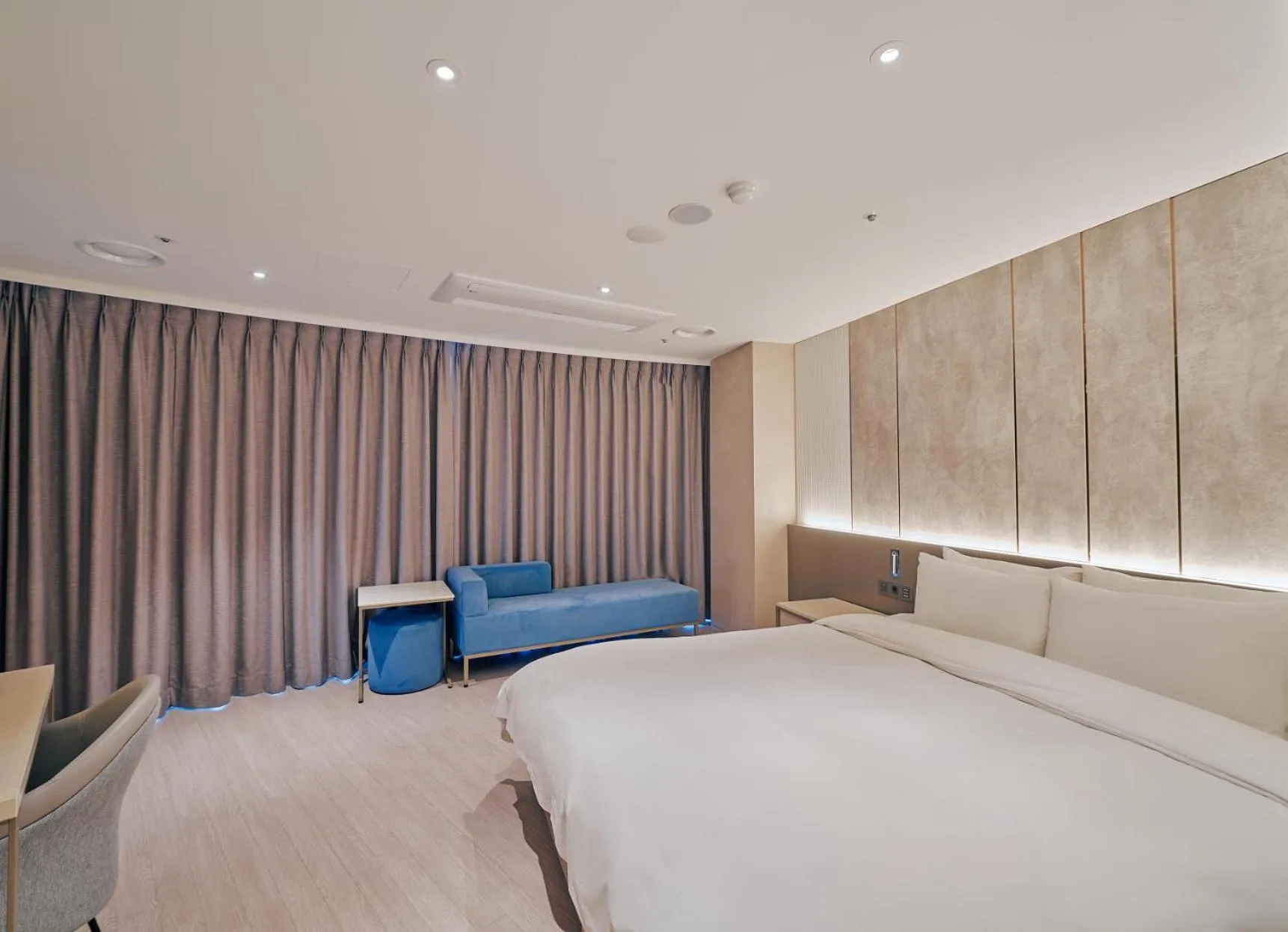 Bed in Hotel Aqua Palace