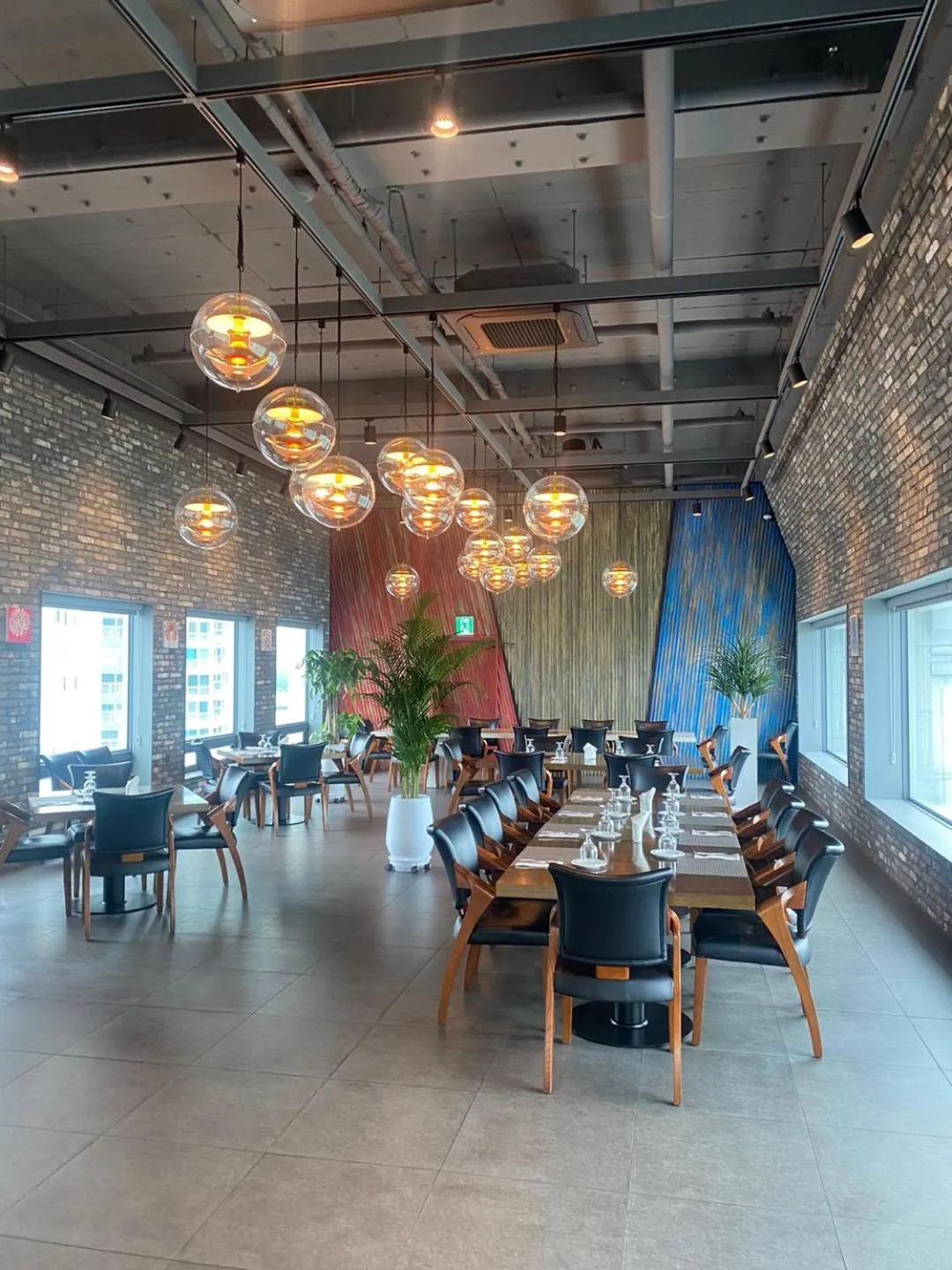 Restaurant/places to eat in AG405 Hotel