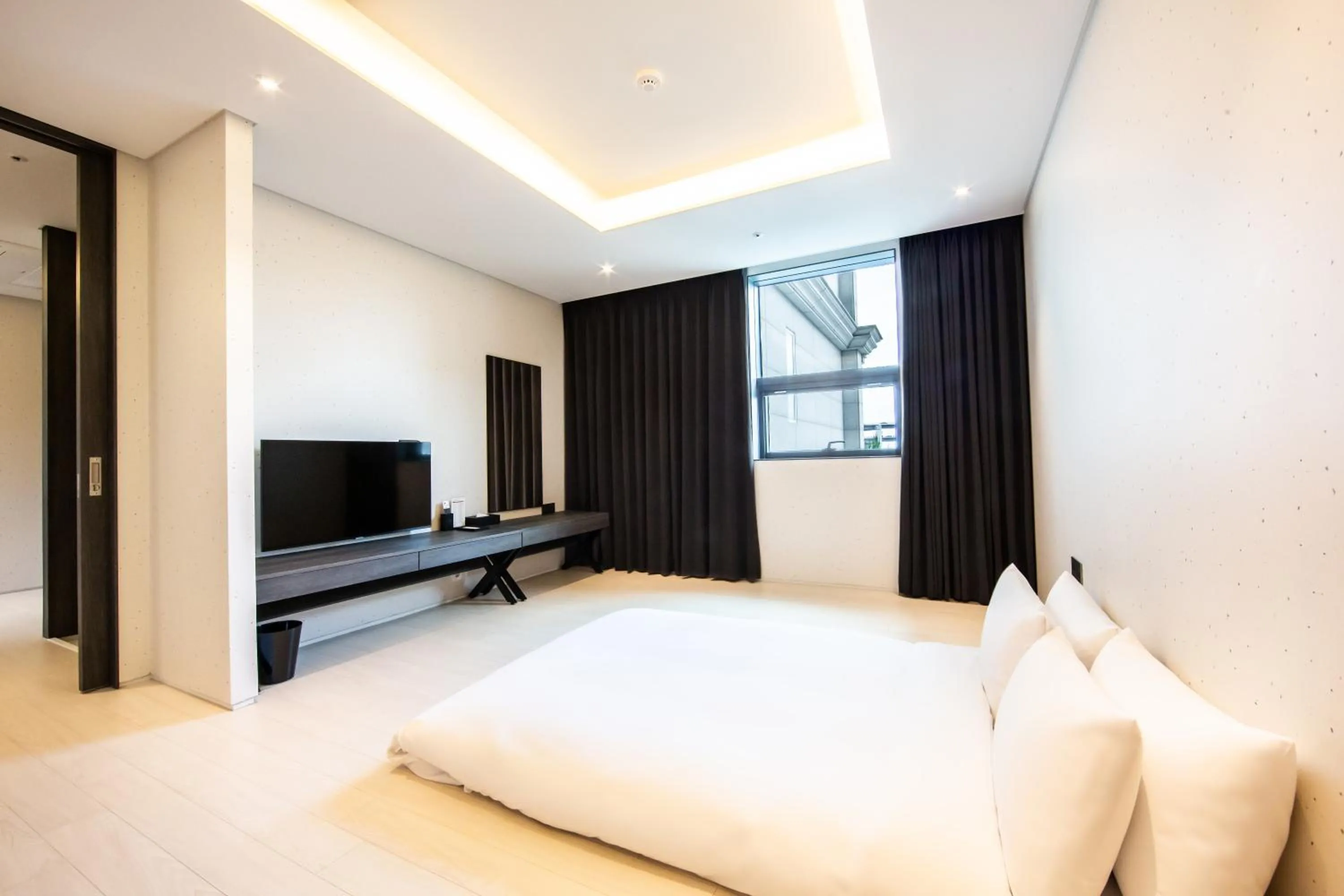 TV and multimedia, Bed in AG405 Hotel