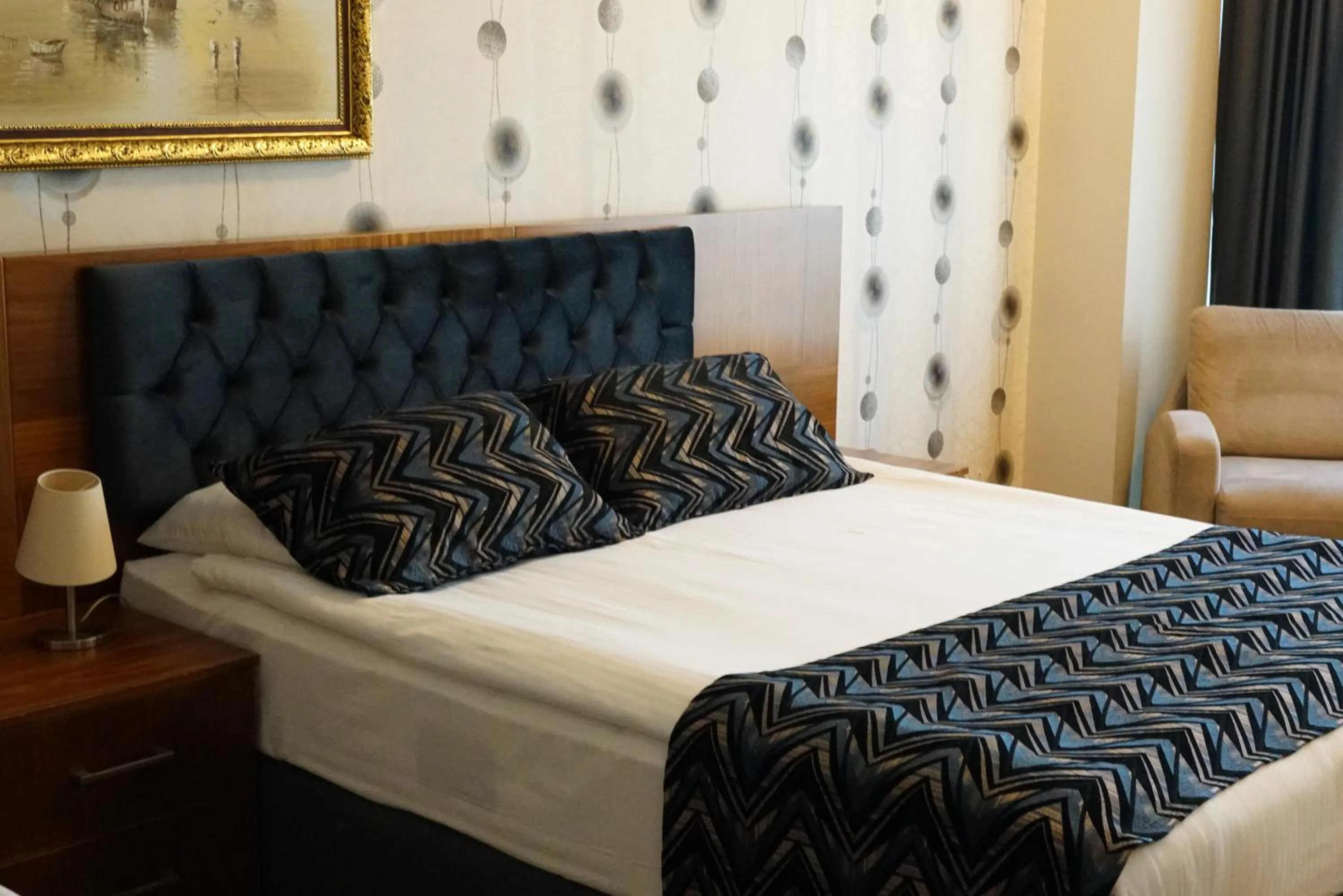 Communal lounge/ TV room, Bed in Grand Karot Hotel