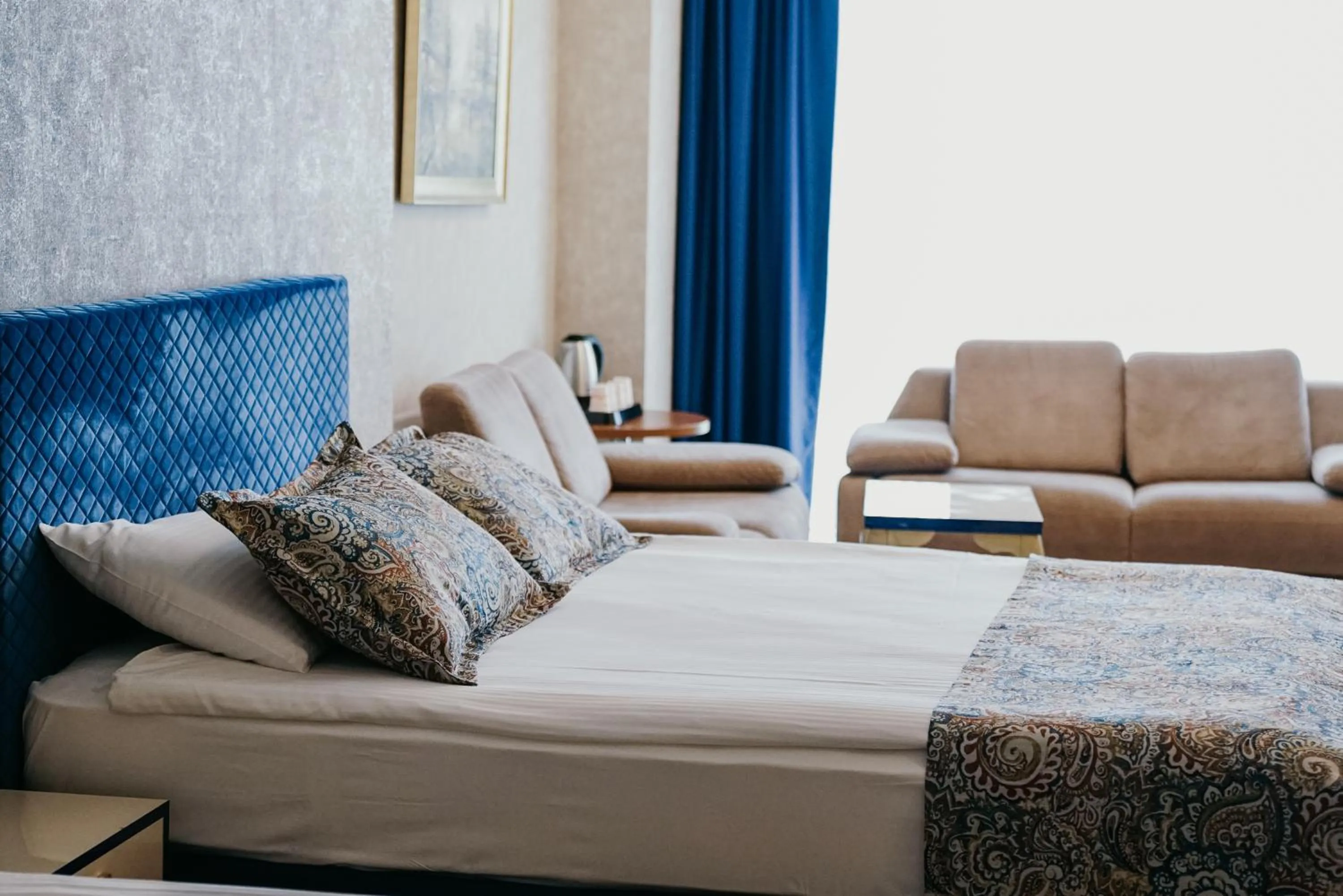 Communal lounge/ TV room, Bed in Grand Karot Hotel