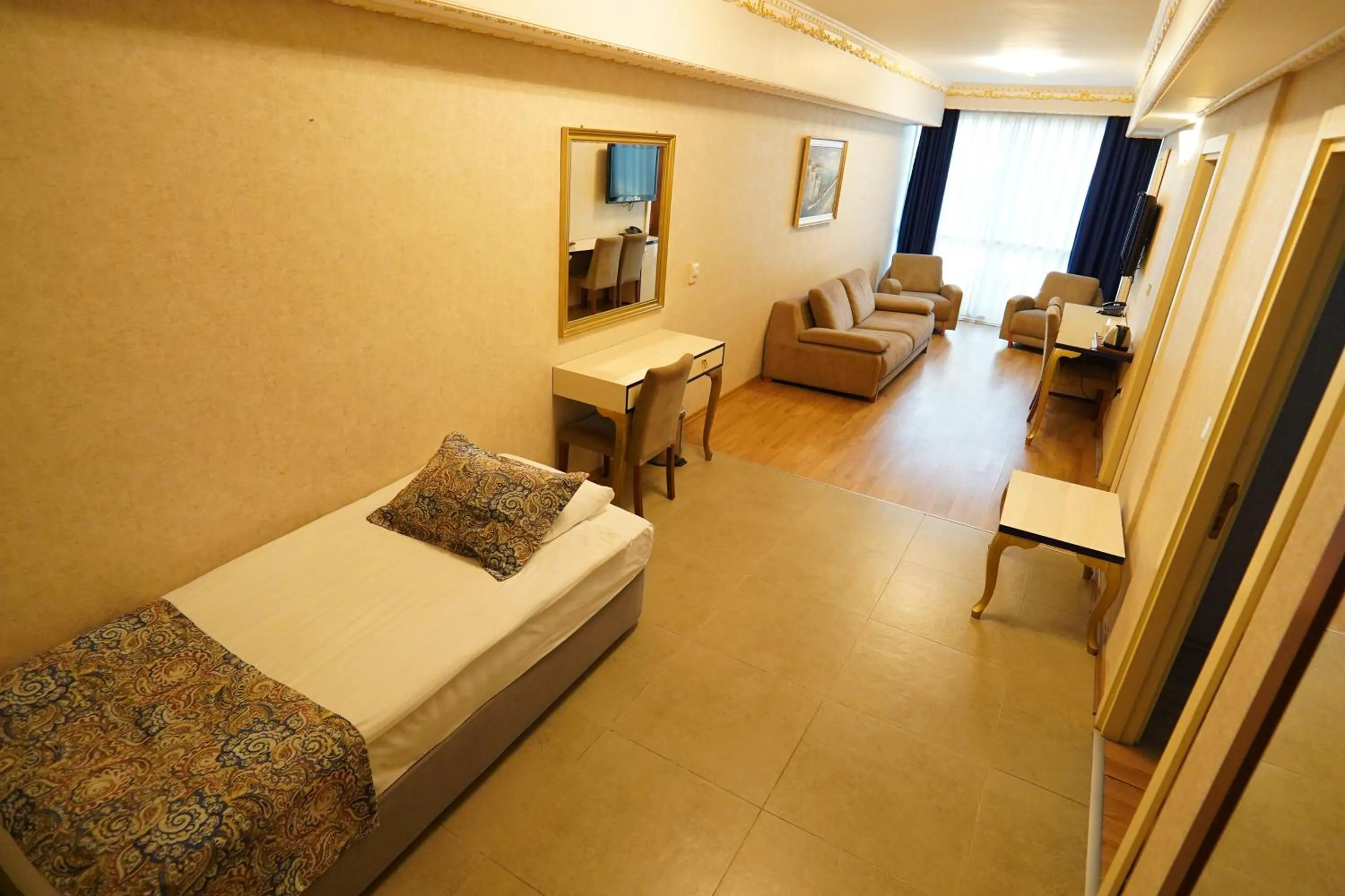 Communal lounge/ TV room, Bed in Grand Karot Hotel