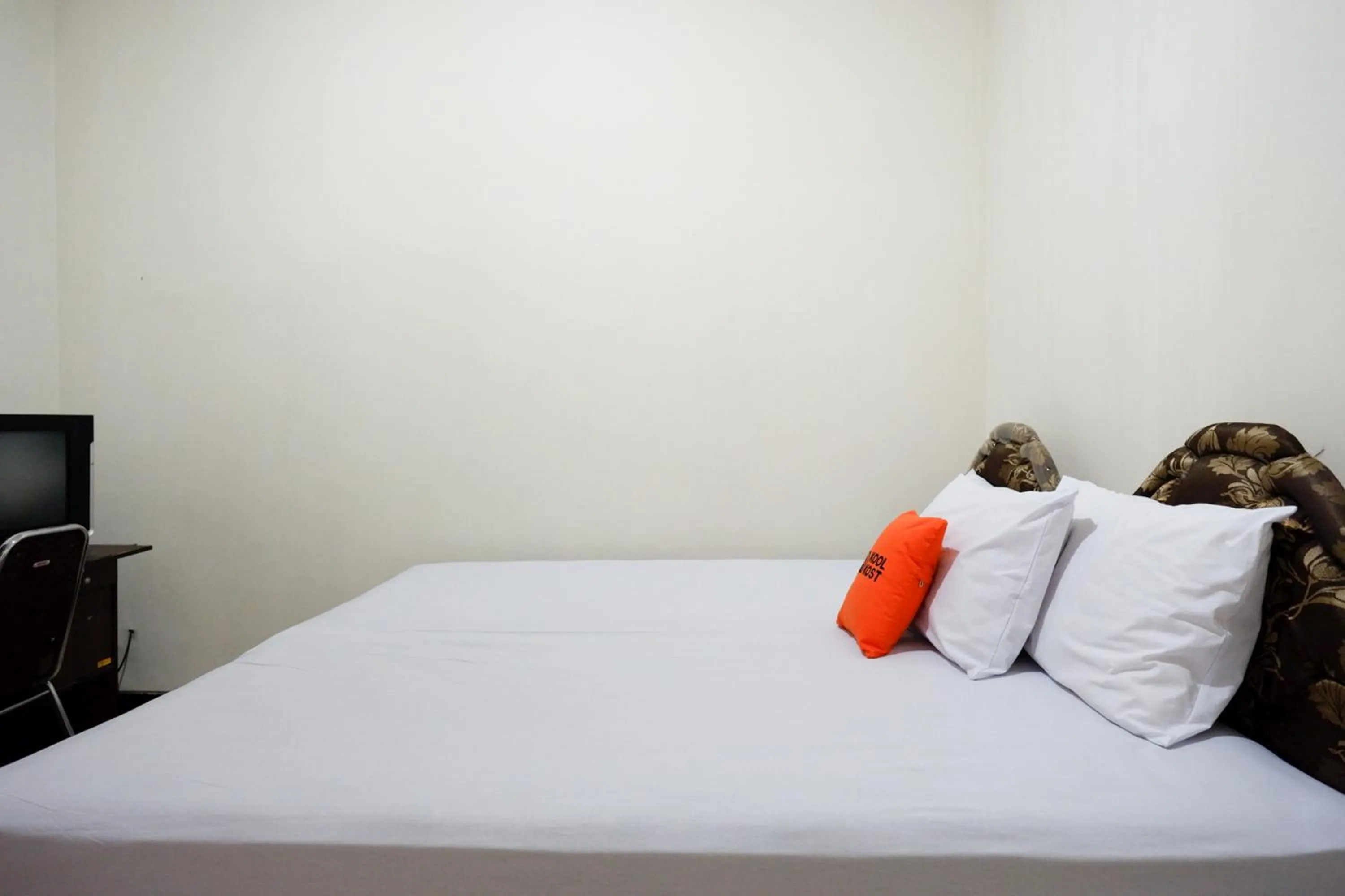 Photo of the whole room in KoolKost near Kawasan Simpang Lima Semarang