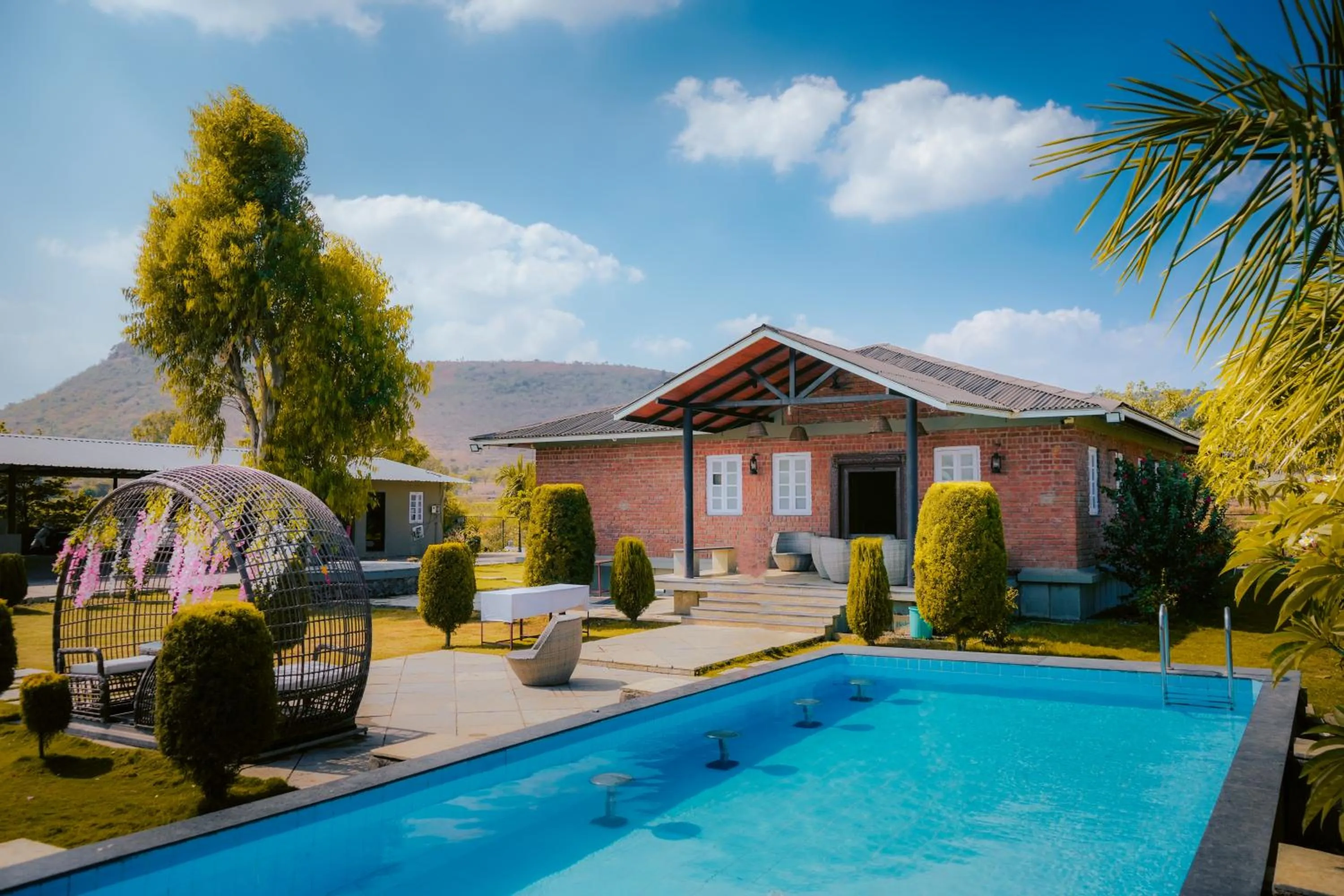 Property building in THE EARTH FARM