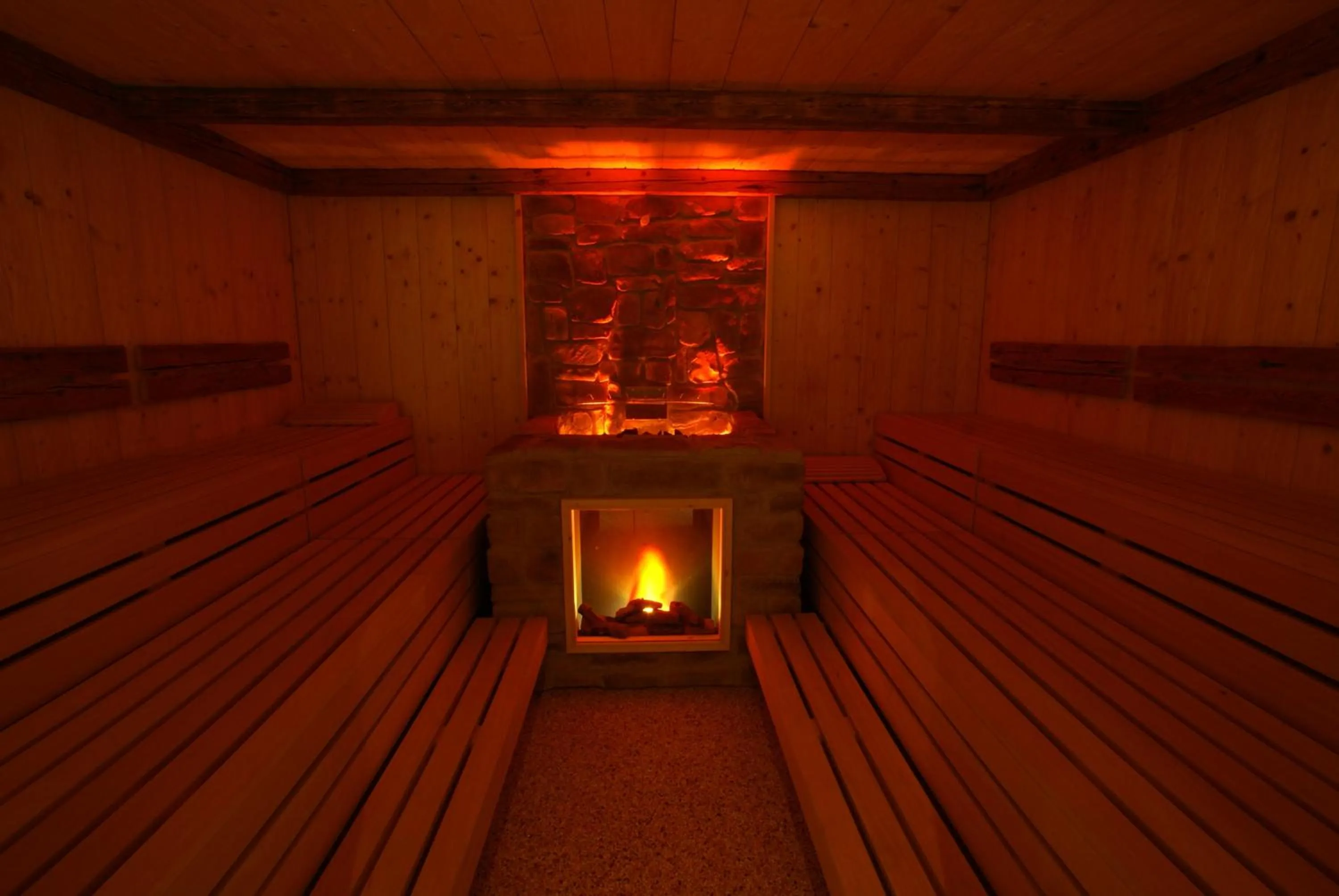 Spa and wellness centre/facilities in Upside Down Town Hotel-Neue Post