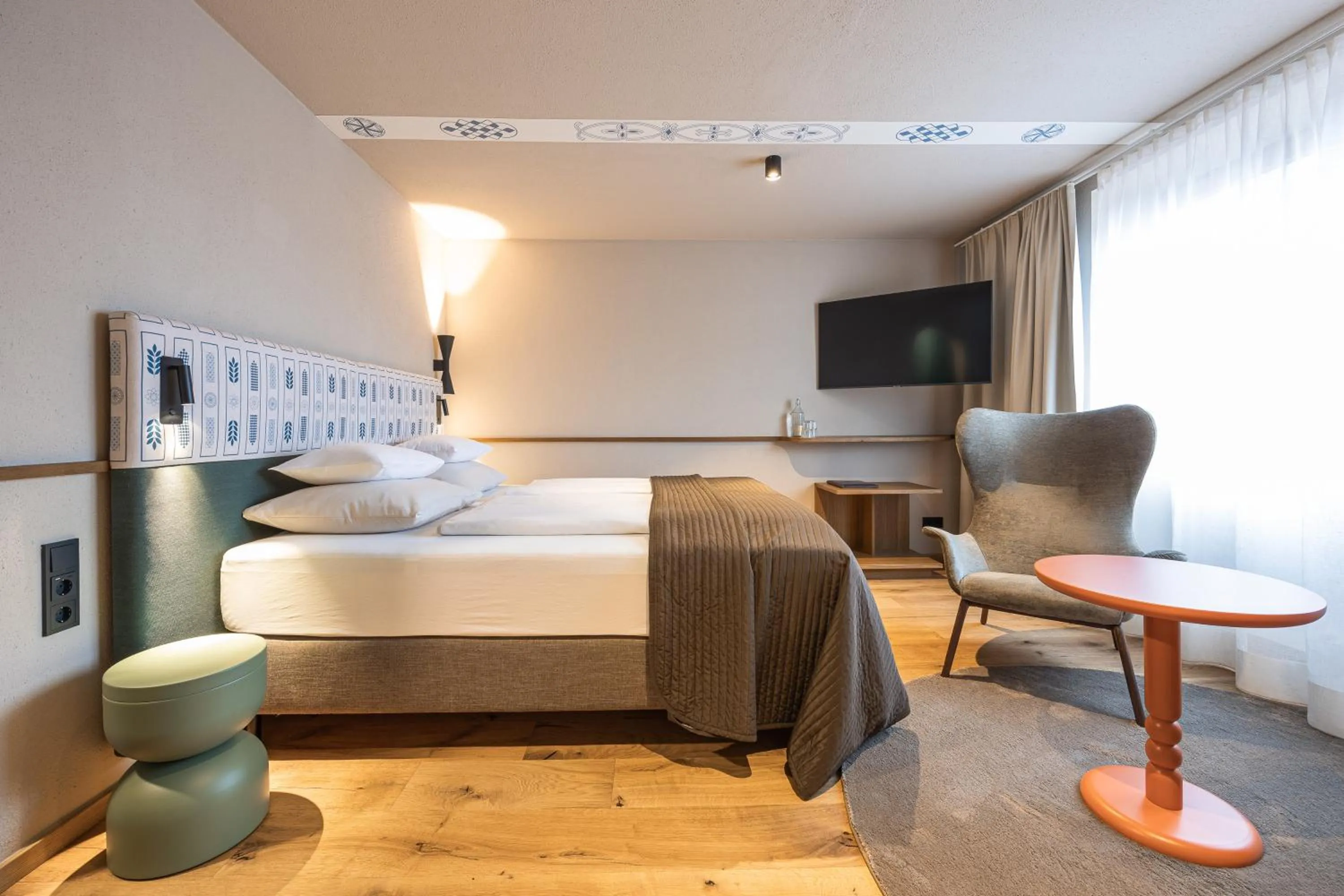 Photo of the whole room, Bed in Upside Down Town Hotel-Neue Post