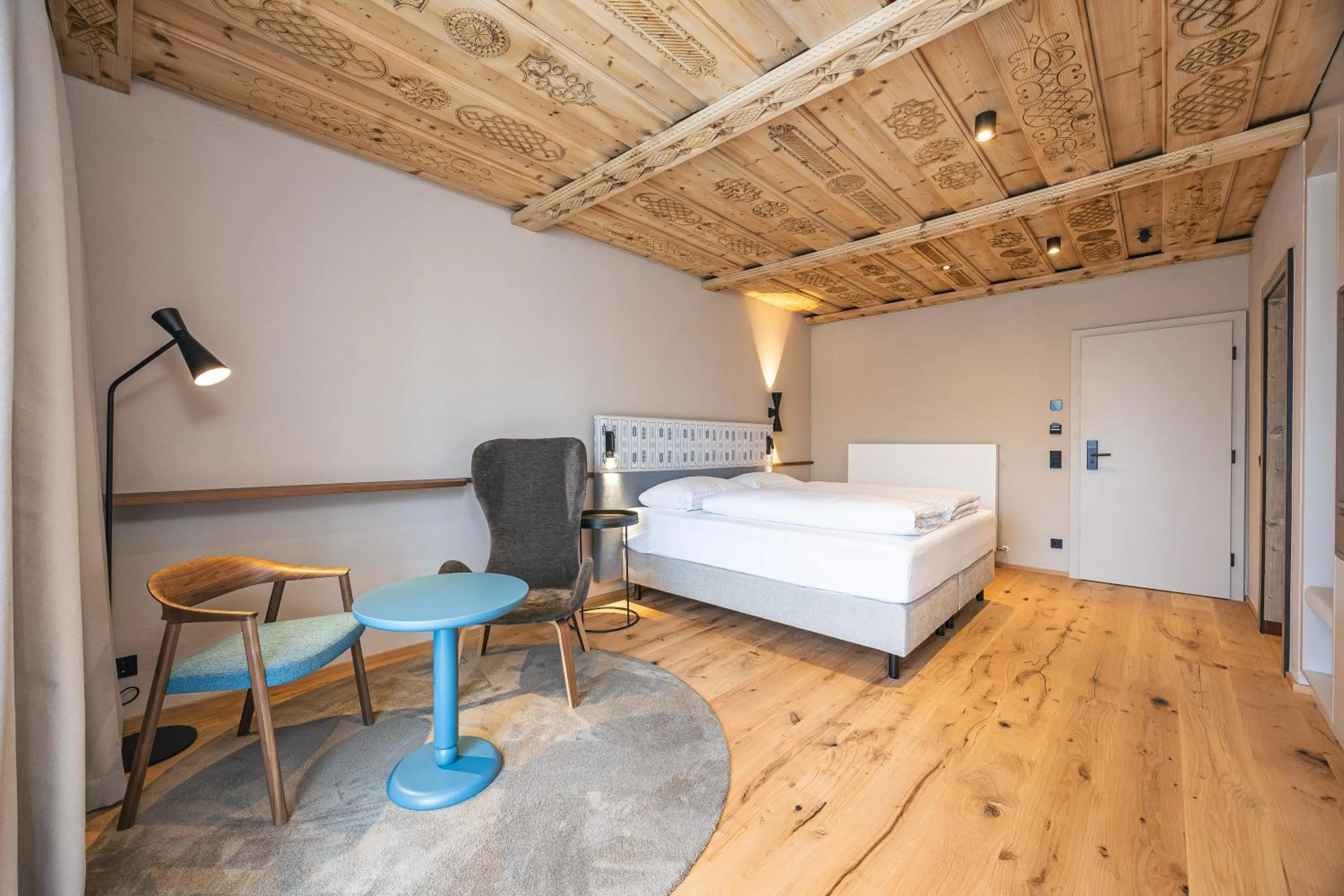 Photo of the whole room, Bed in Upside Down Town Hotel-Neue Post