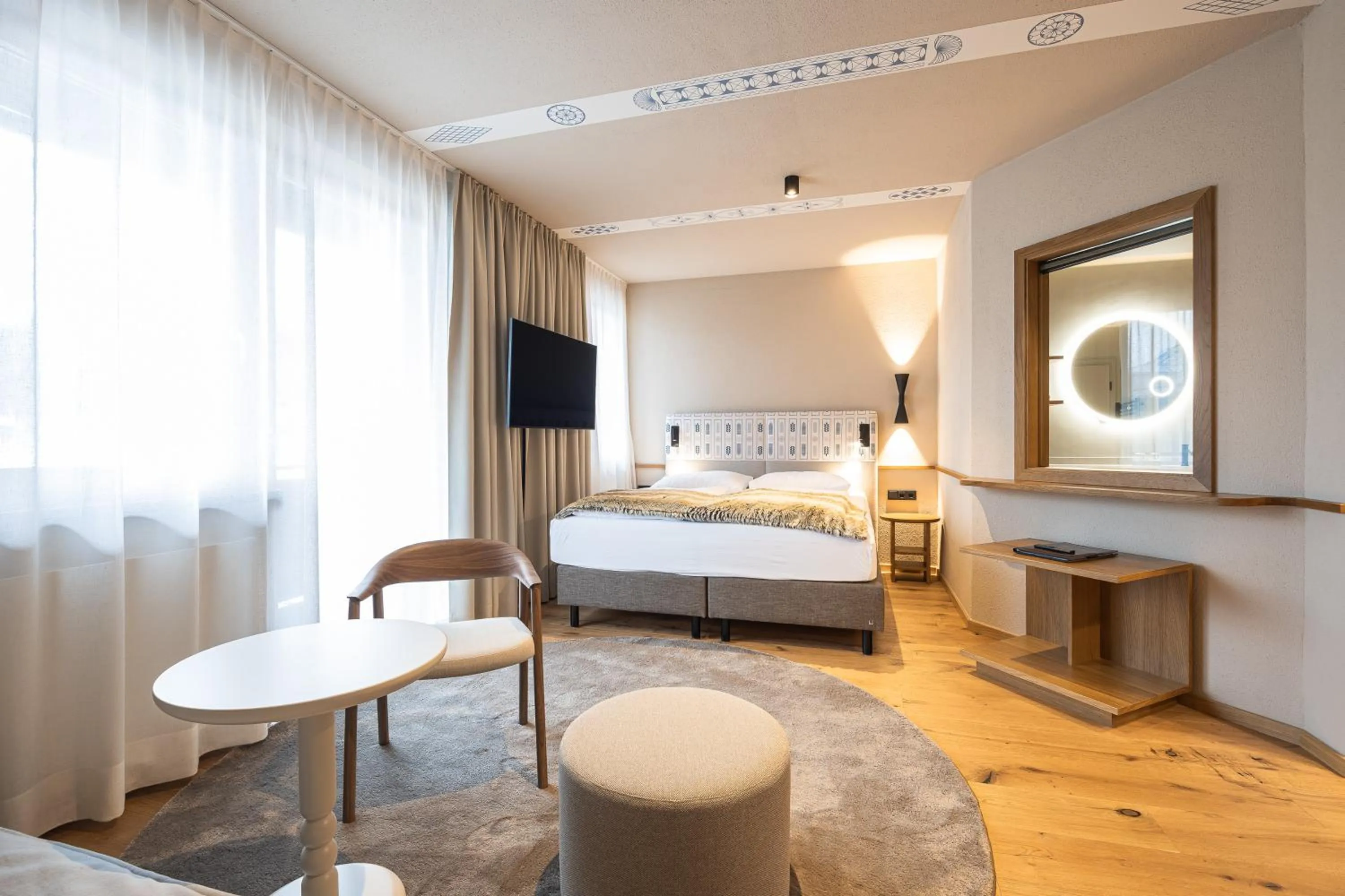 Photo of the whole room, Bed in Upside Down Town Hotel-Neue Post