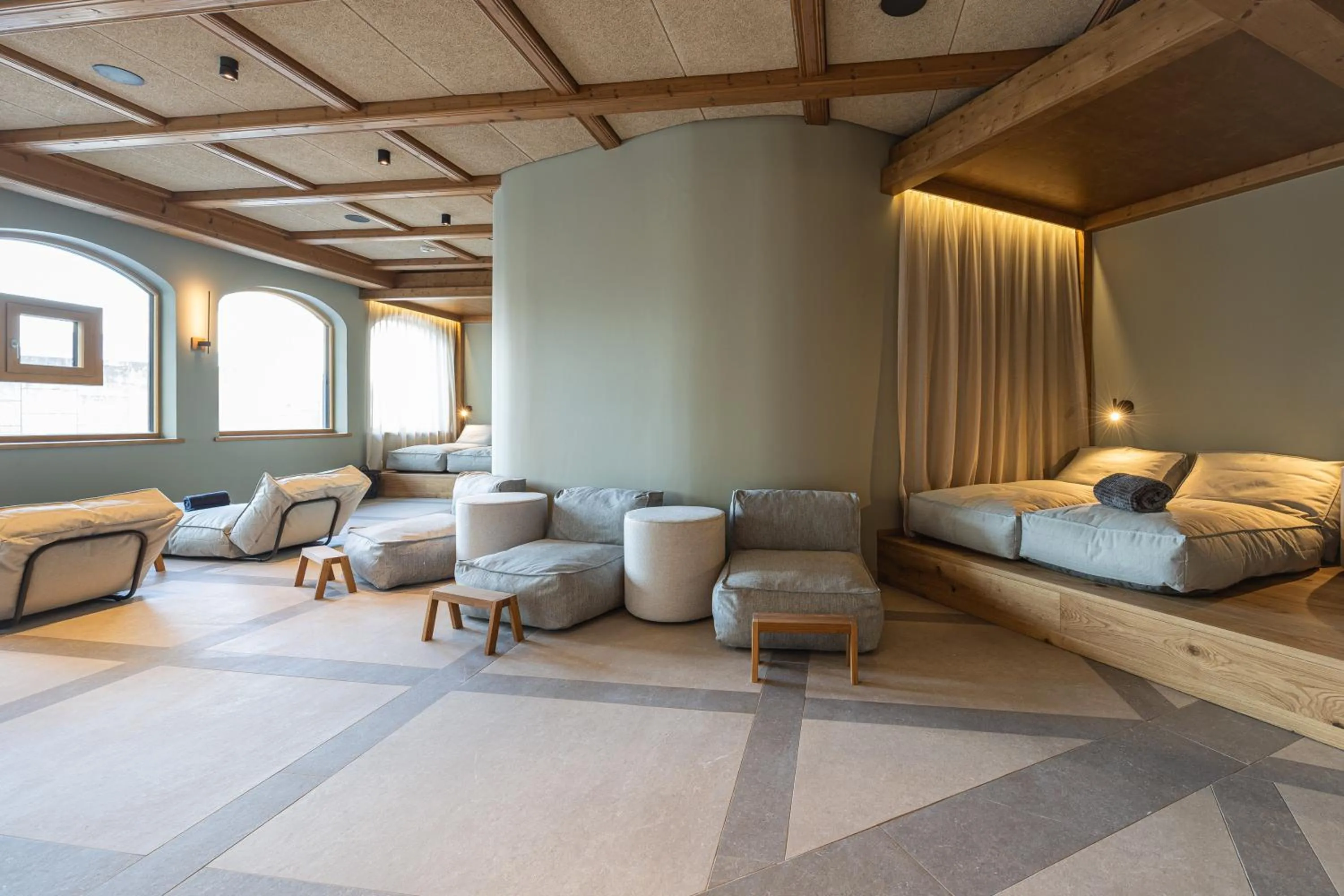 Spa and wellness centre/facilities in Upside Down Town Hotel-Neue Post