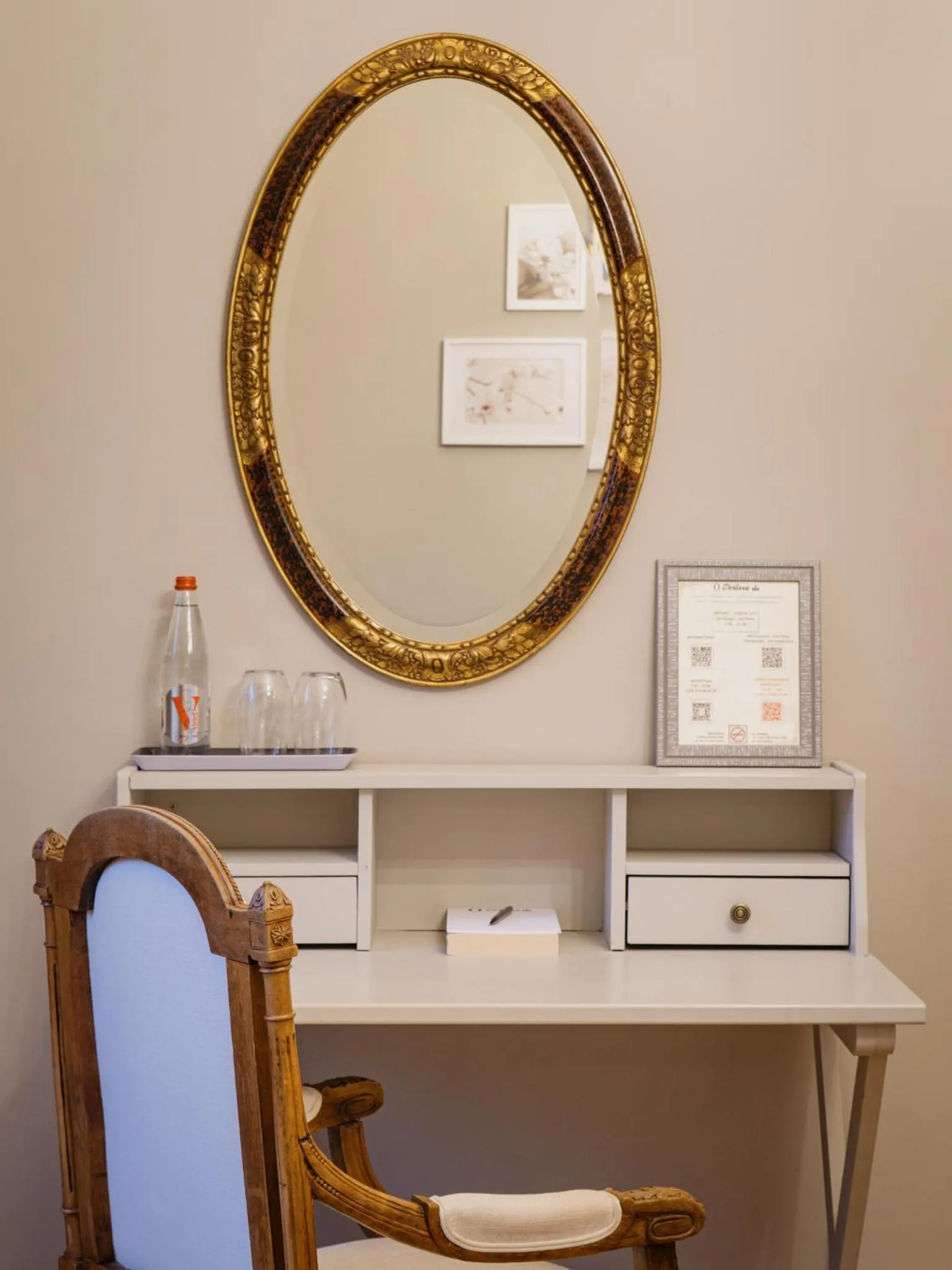 Decorative detail in Hotel Ô Château