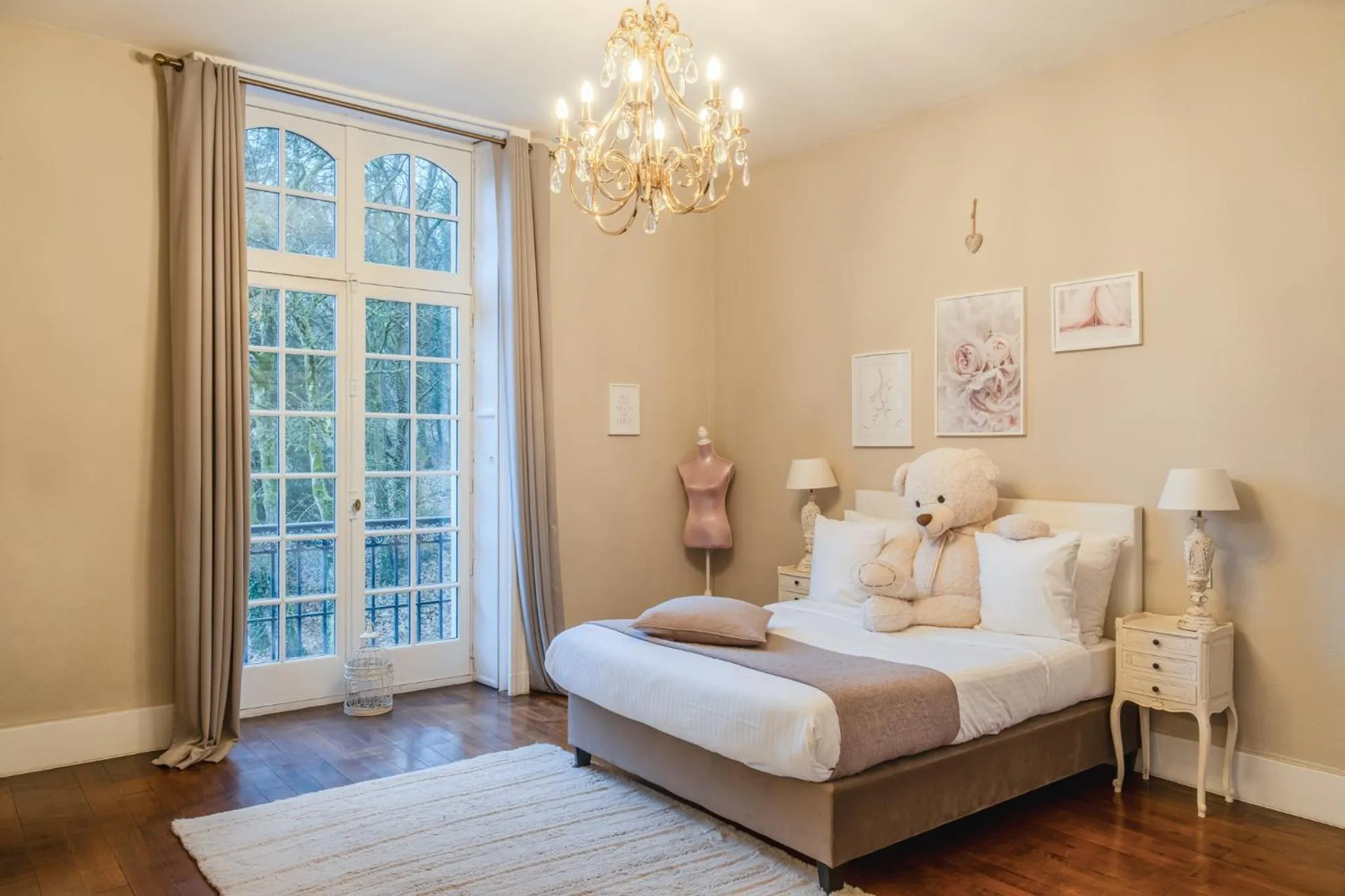 Photo of the whole room, Bed in Hotel Ô Château