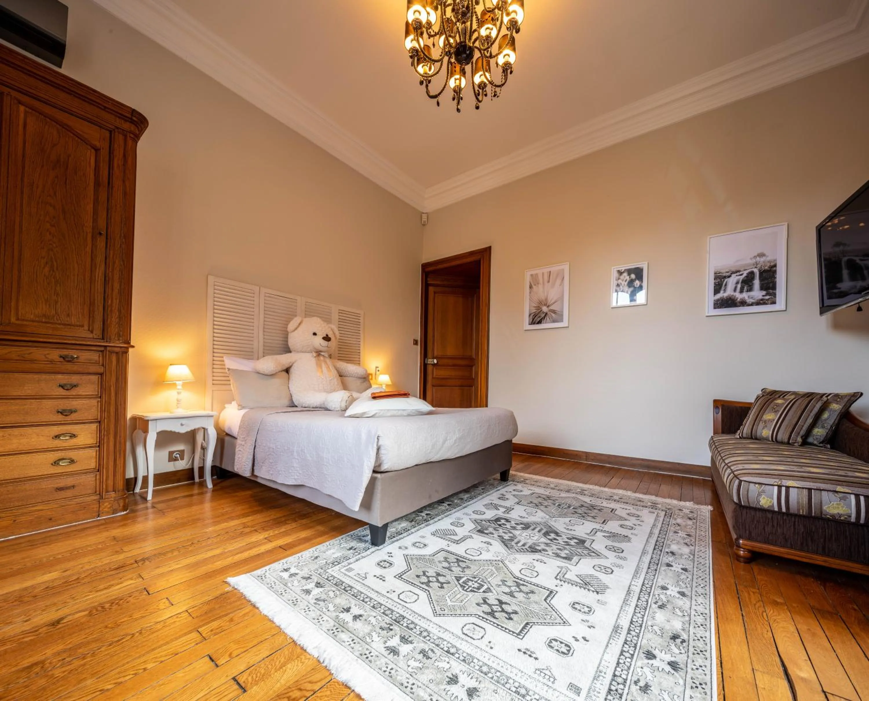 Photo of the whole room, Bed in Hotel Ô Château
