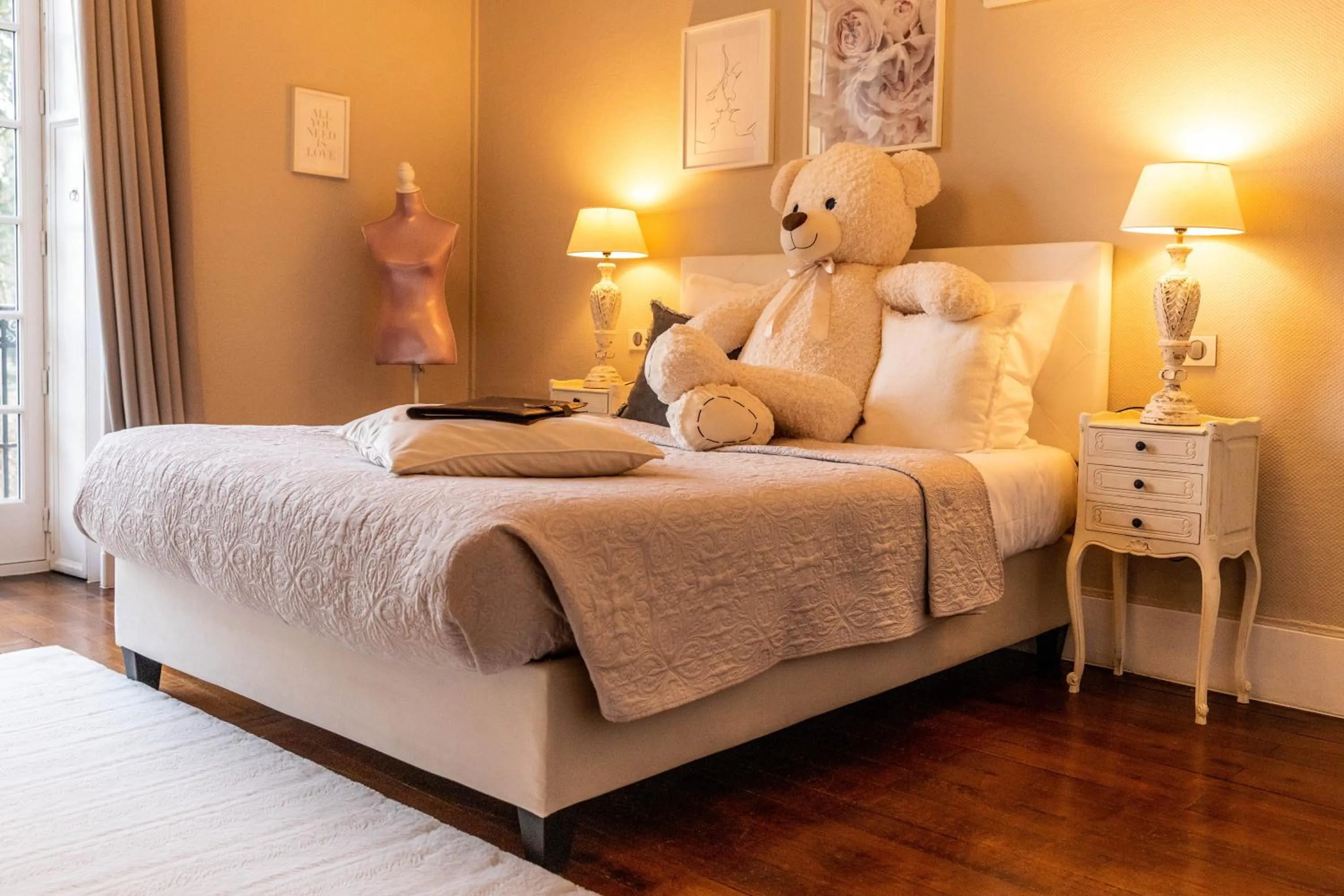 Bed in Hotel Ô Château