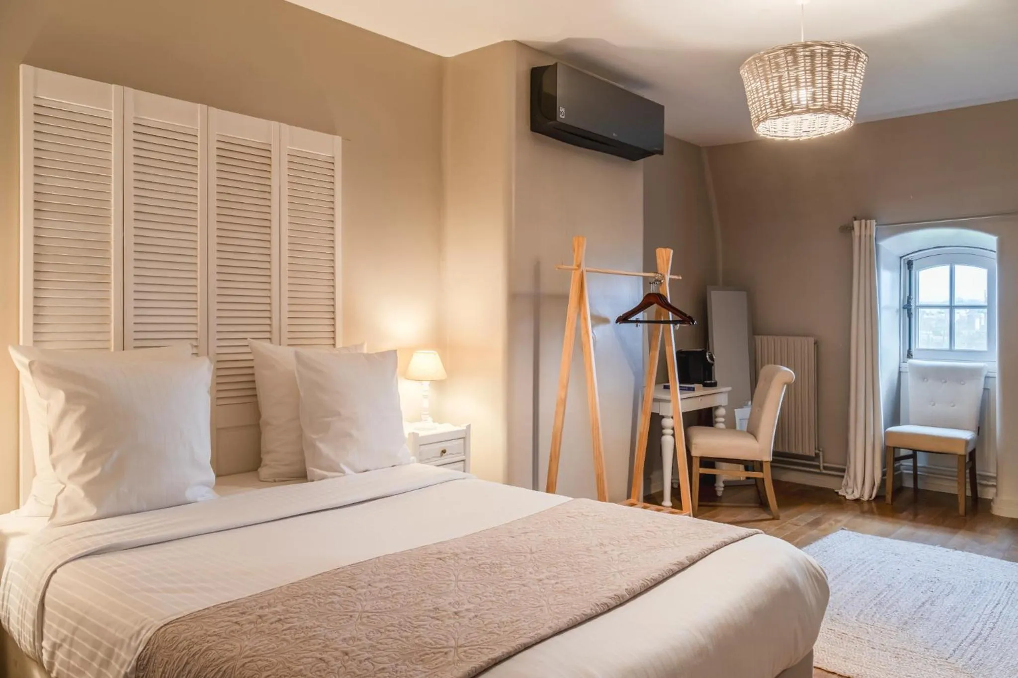 Photo of the whole room, Bed in Hotel Ô Château