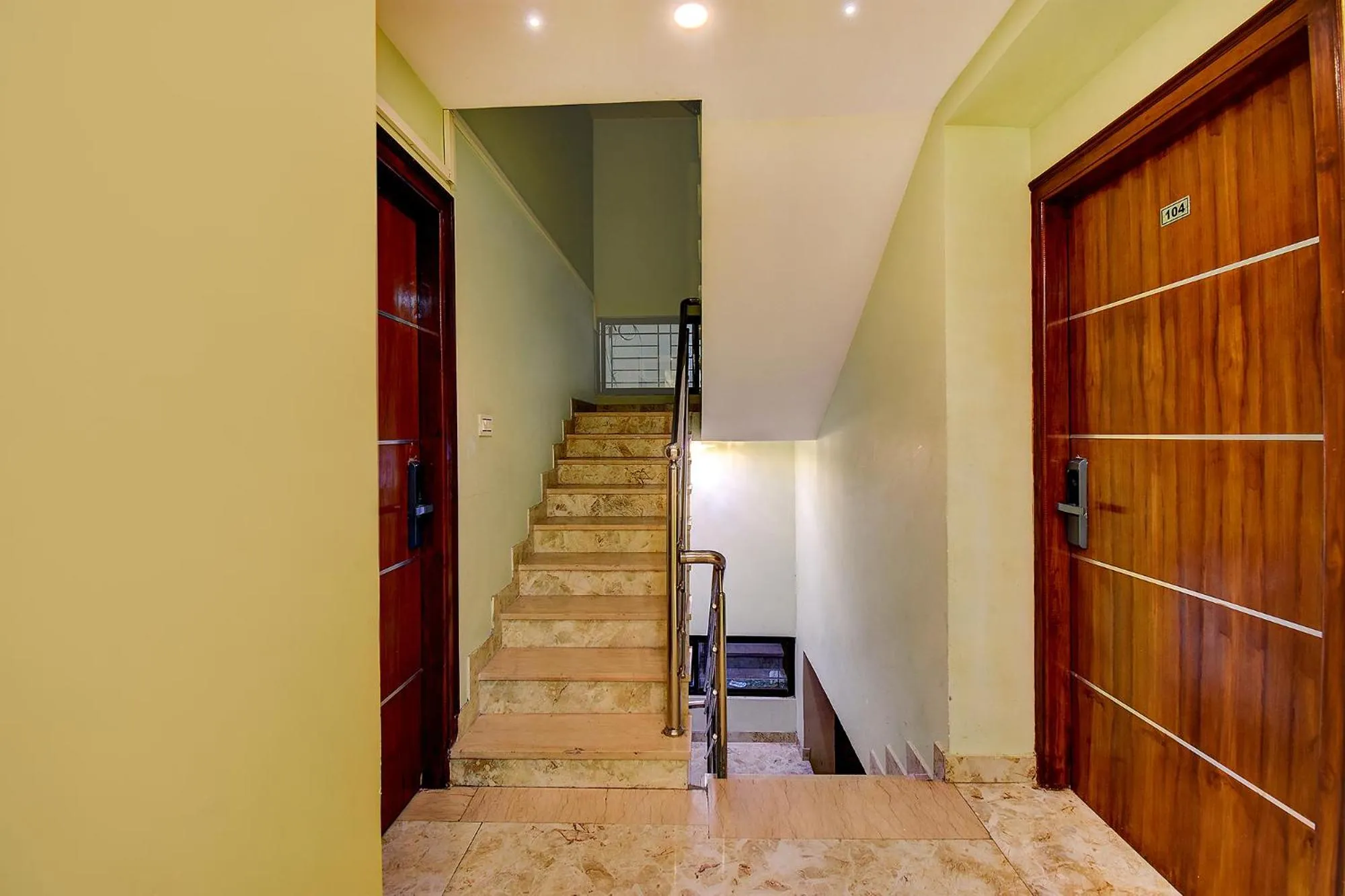 Lobby or reception in FabHotel Cozzy Inn - Tilak Nagar Main Road, Jayanagar