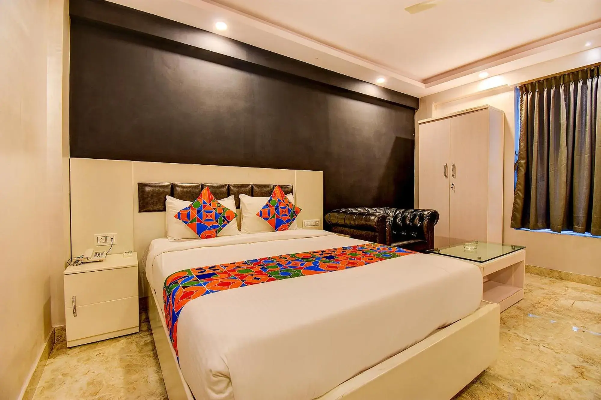 Deluxe Room - single occupancy in FabHotel SRK Platinum Inn - Nr Forum Mall Deluxe Room - single occupancy in FabHotel SRK Platinum Inn - Nr Forum Mall