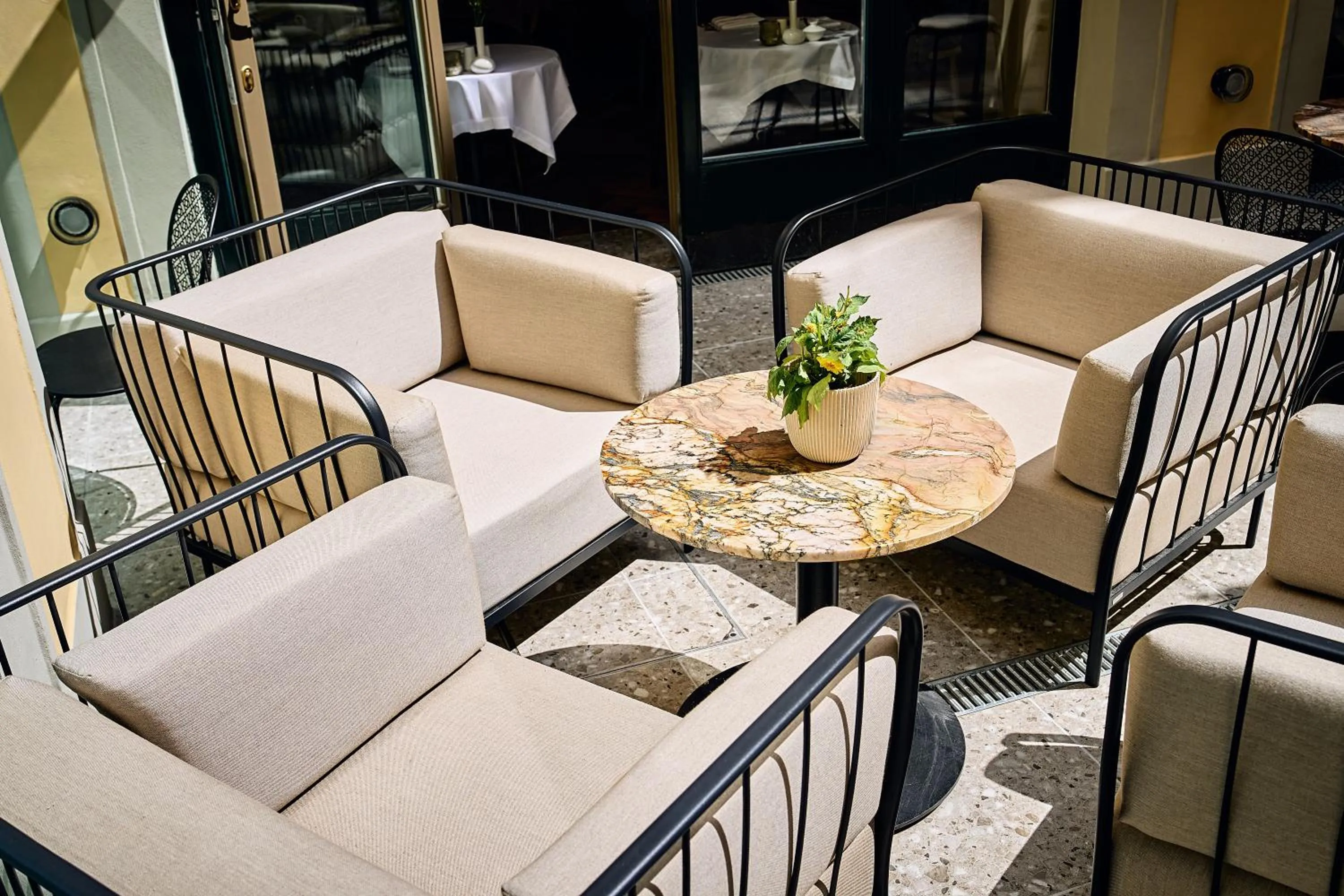 Inner courtyard view in Hotel Palais Mailberger Hof