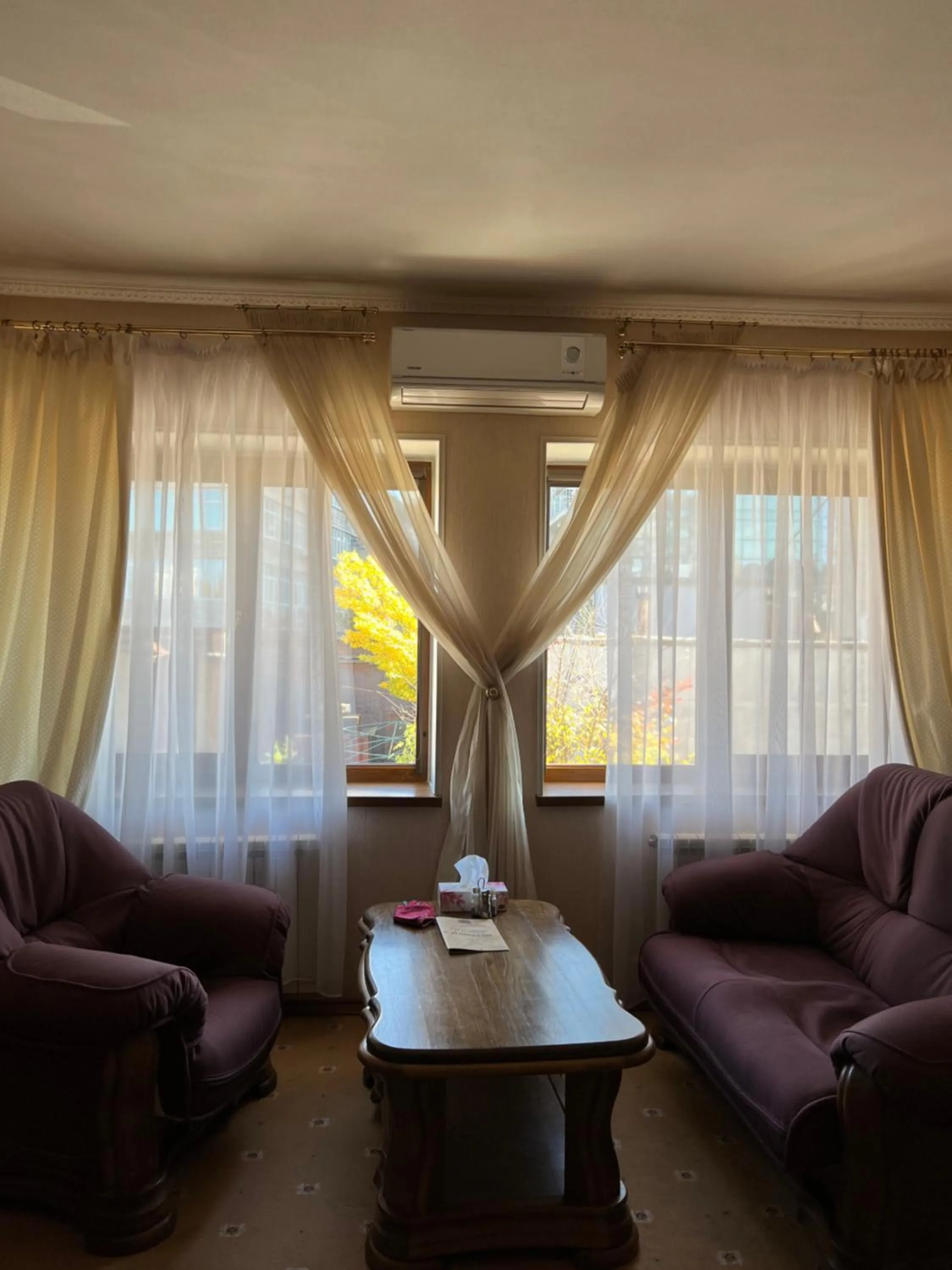 Living room in Kamelot