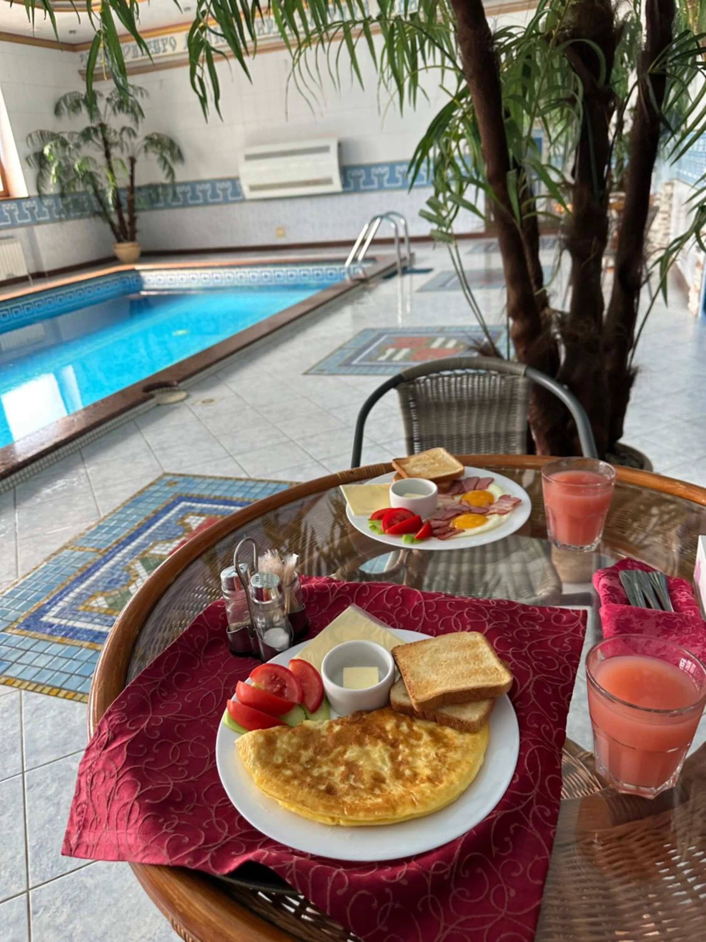 Swimming pool in Kamelot