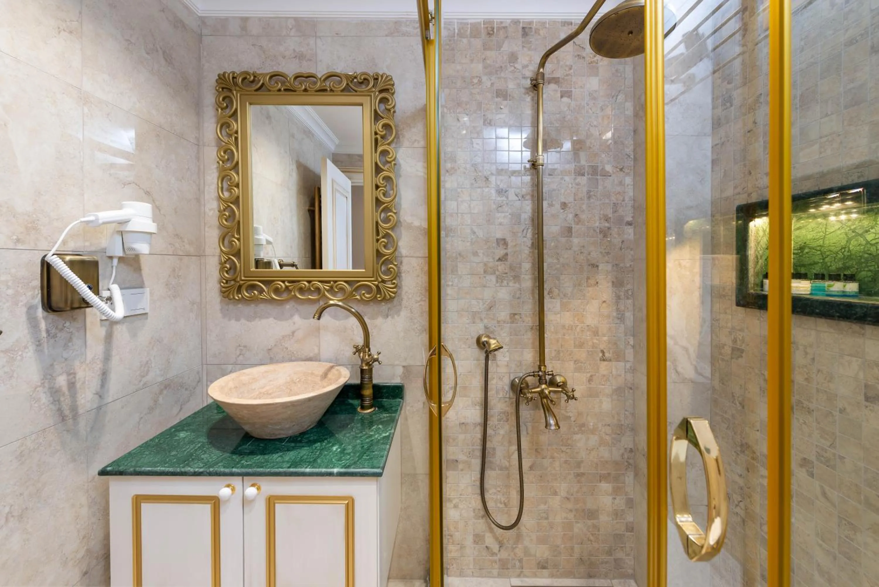 Bathroom in Begonville Mansion Oldcity