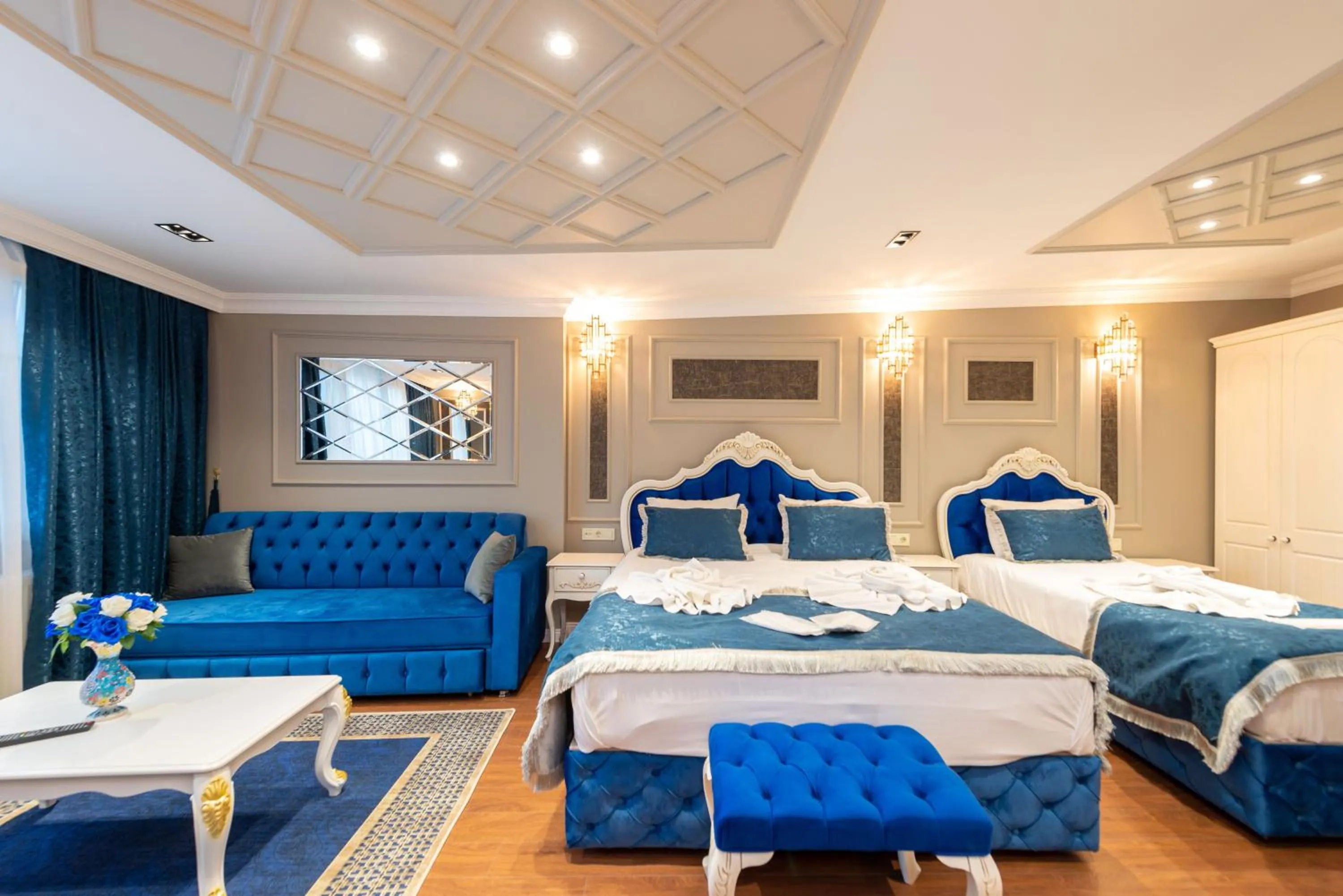 Photo of the whole room, Bed in Begonville Mansion Oldcity