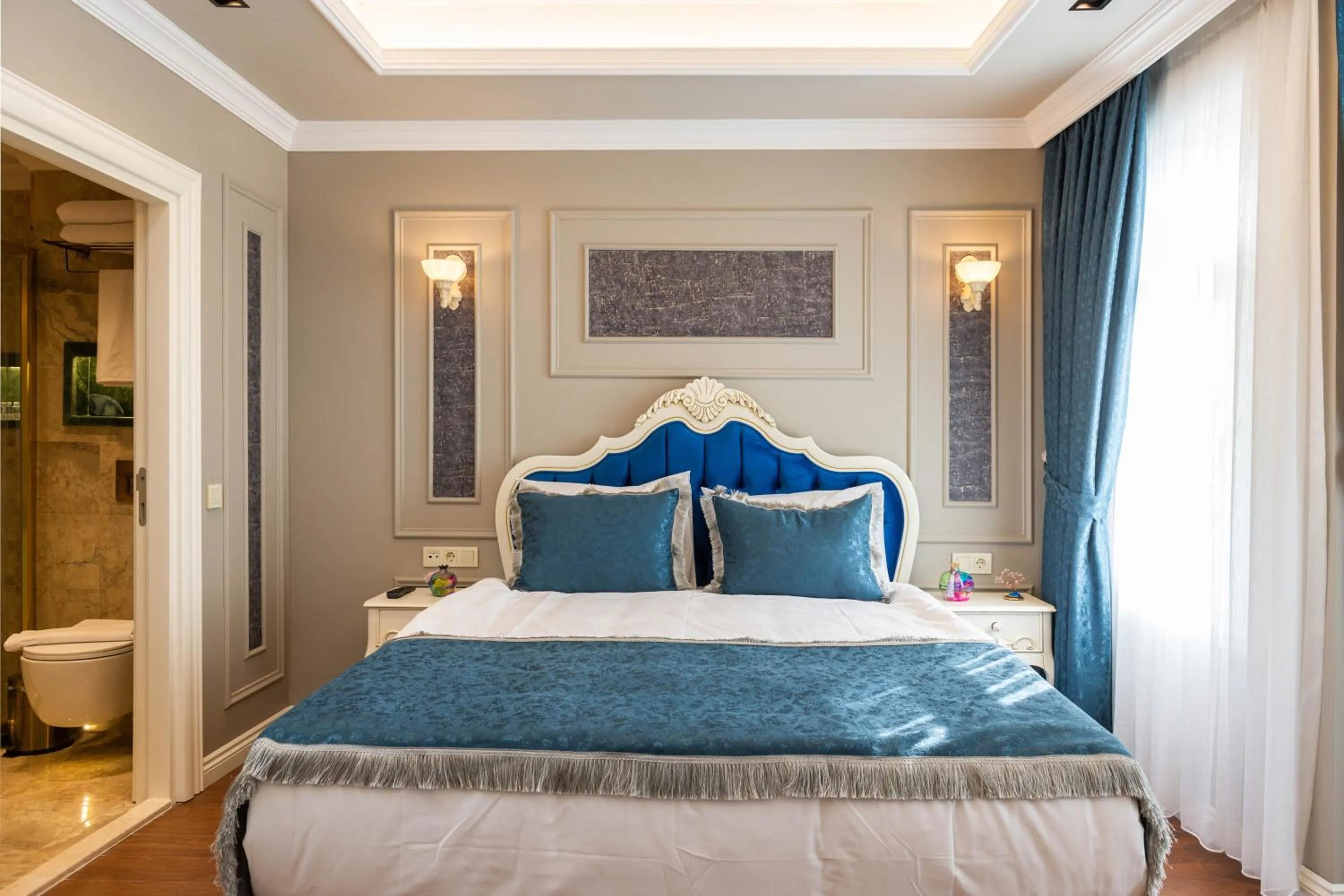 Bed in Begonville Mansion Oldcity