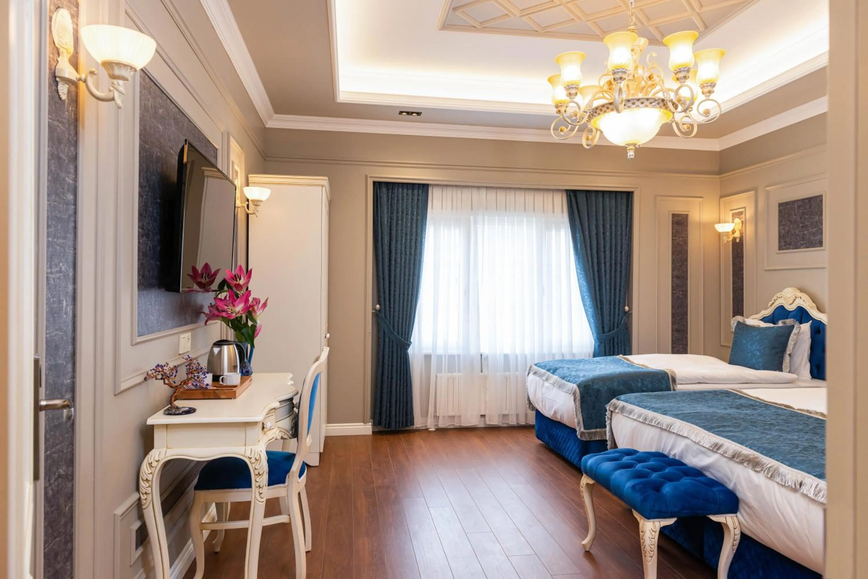 Bed in Begonville Mansion Oldcity