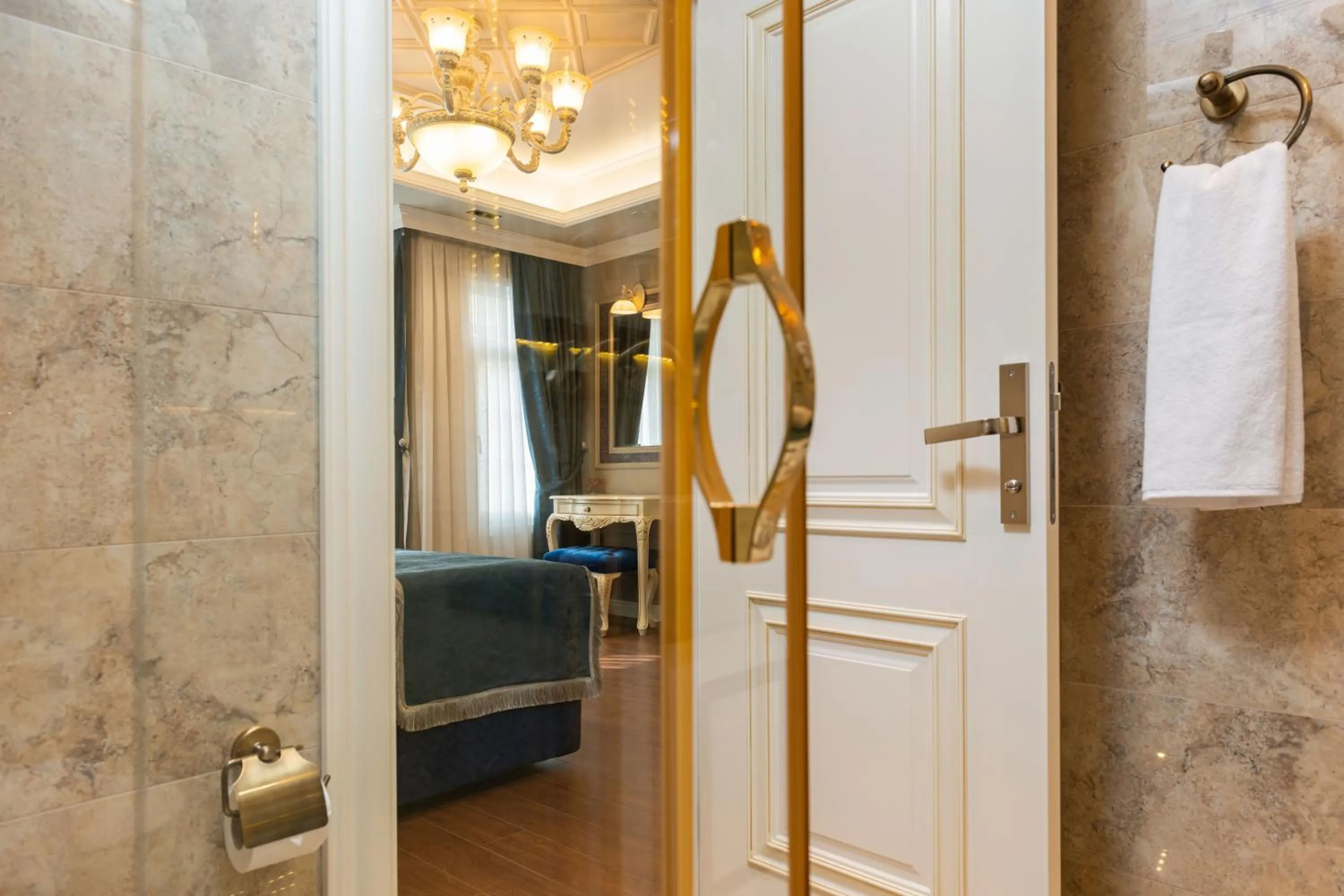 Bathroom in Begonville Mansion Oldcity