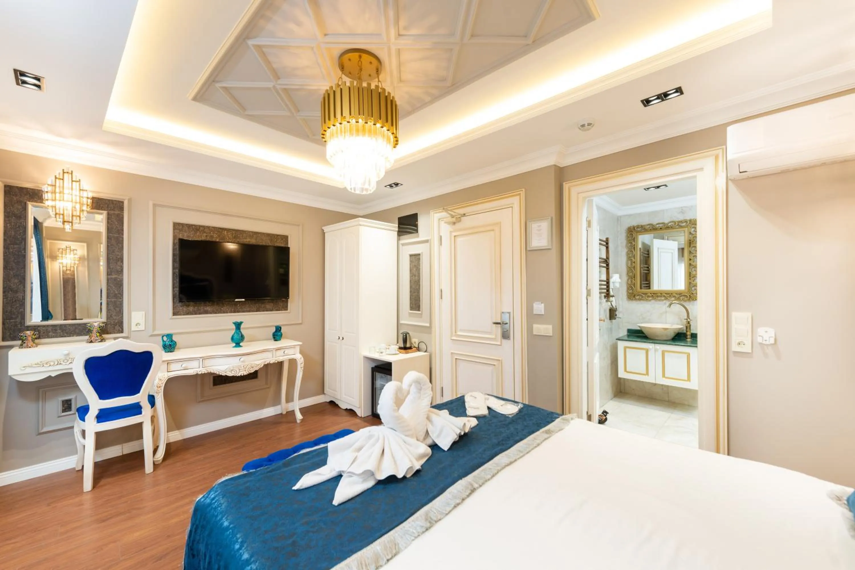 Bed in Begonville Mansion Oldcity